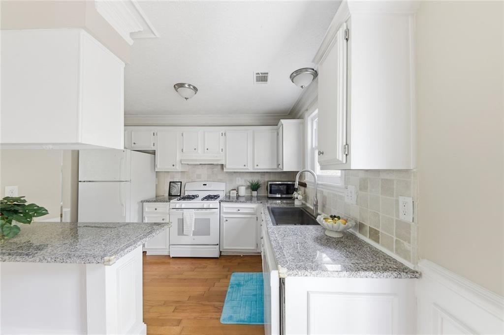 310 Knoll Ridge