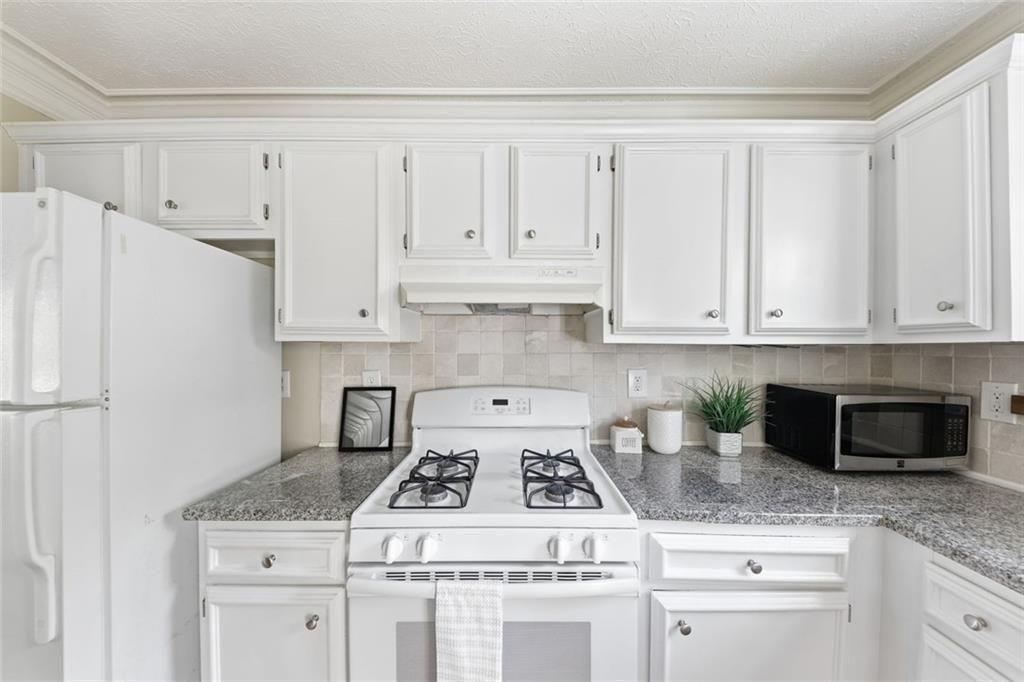 310 Knoll Ridge