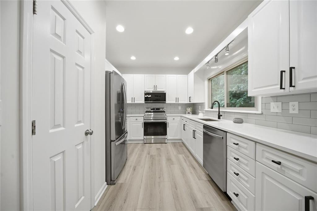 3075 Park Chase