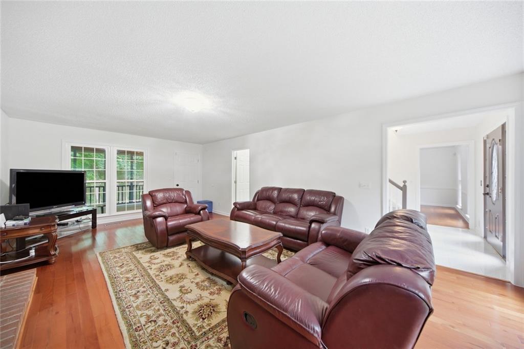 1875 Dovonshire Road SW