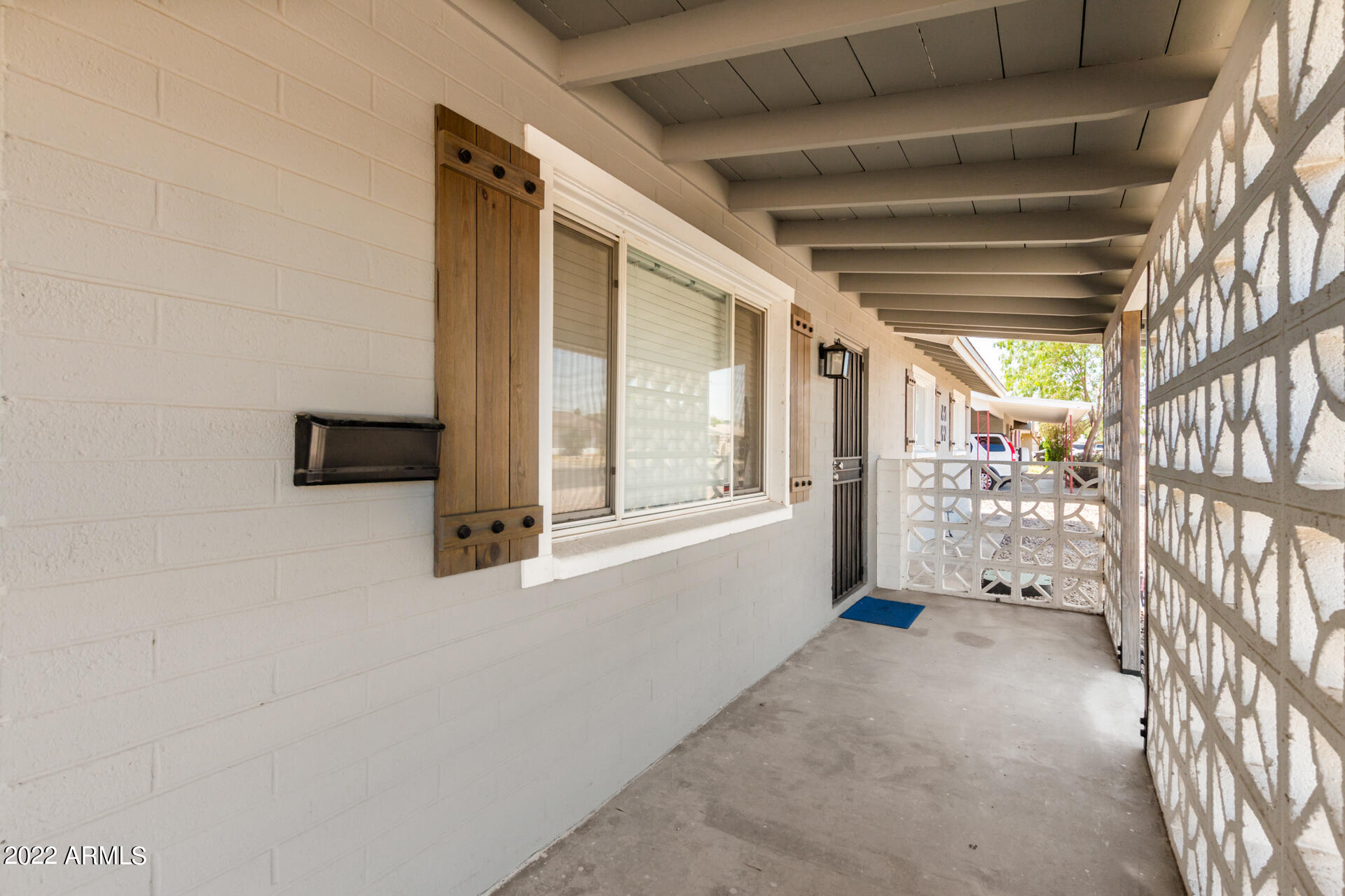 437 N SAGUARO --
