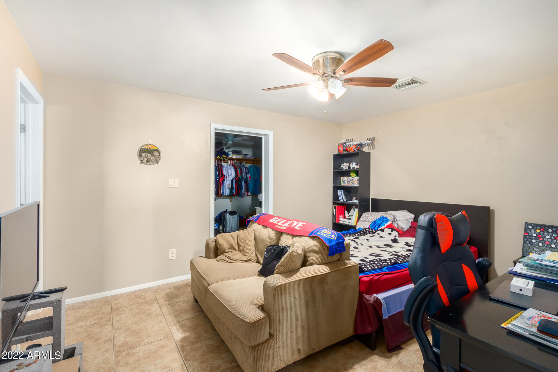 437 N SAGUARO --