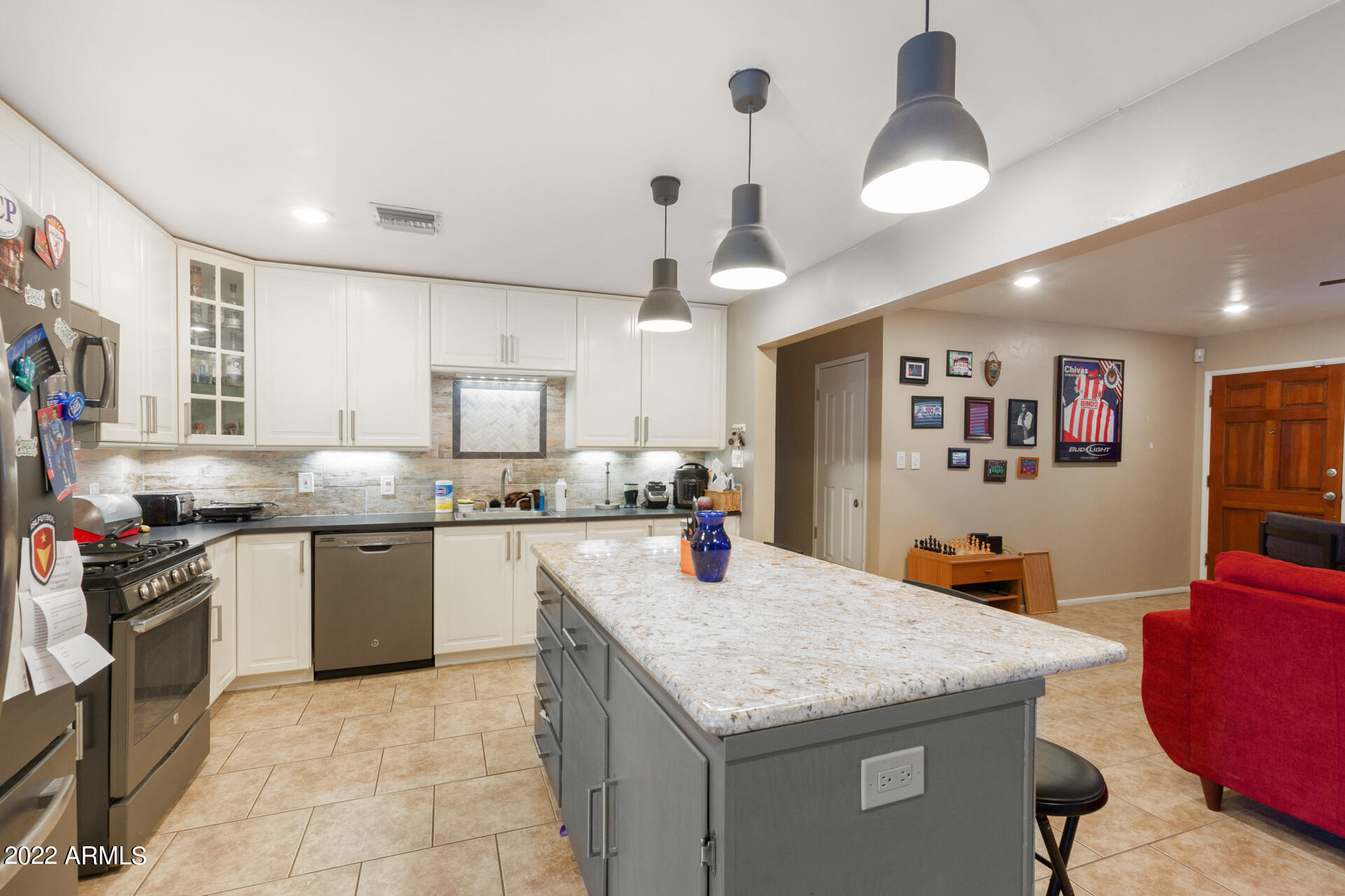 437 N SAGUARO --