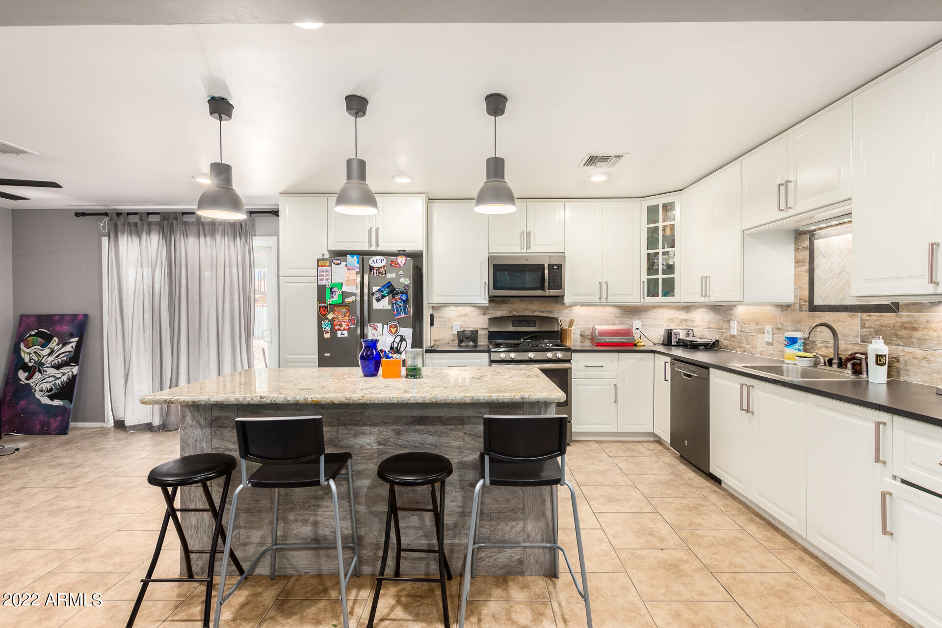 437 N SAGUARO --