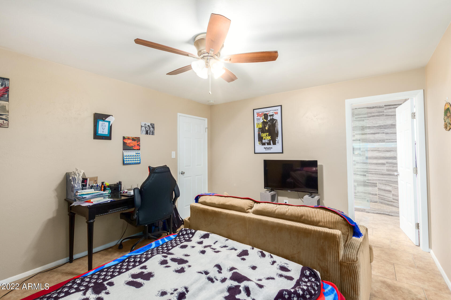 437 N SAGUARO --
