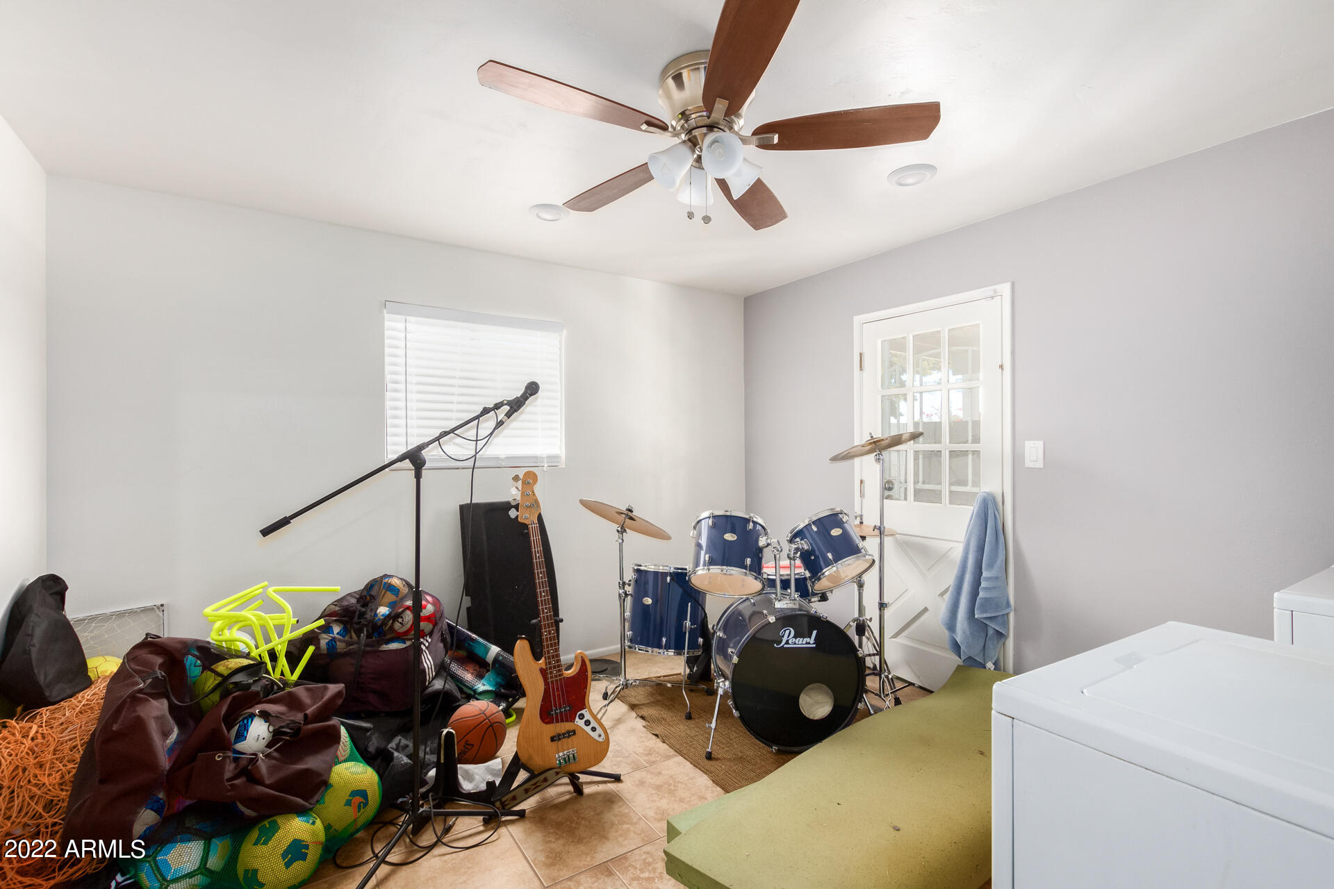 437 N SAGUARO --