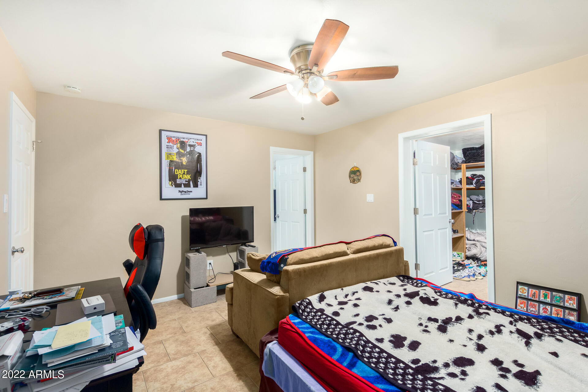 437 N SAGUARO --