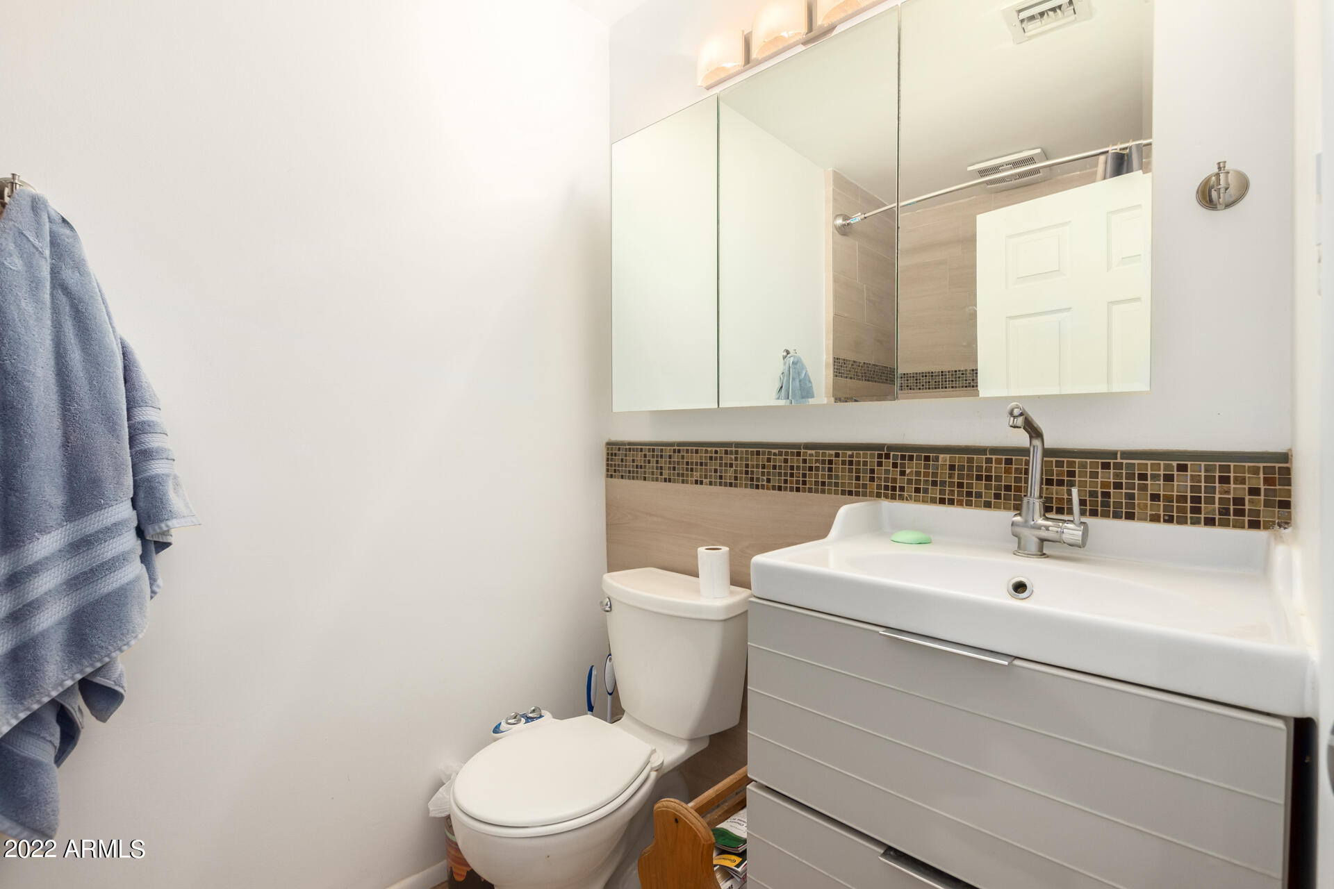 437 N SAGUARO --