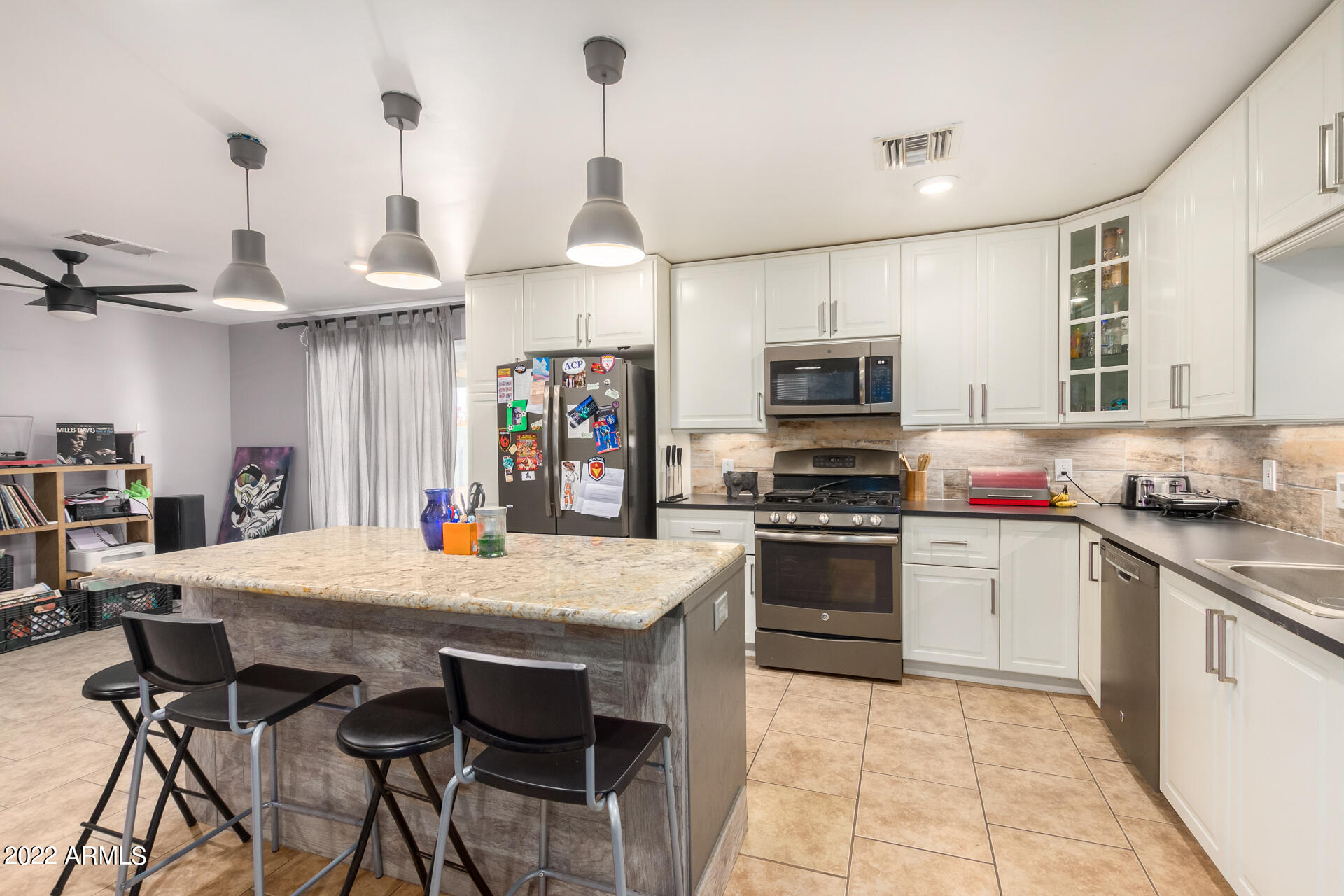 437 N SAGUARO --