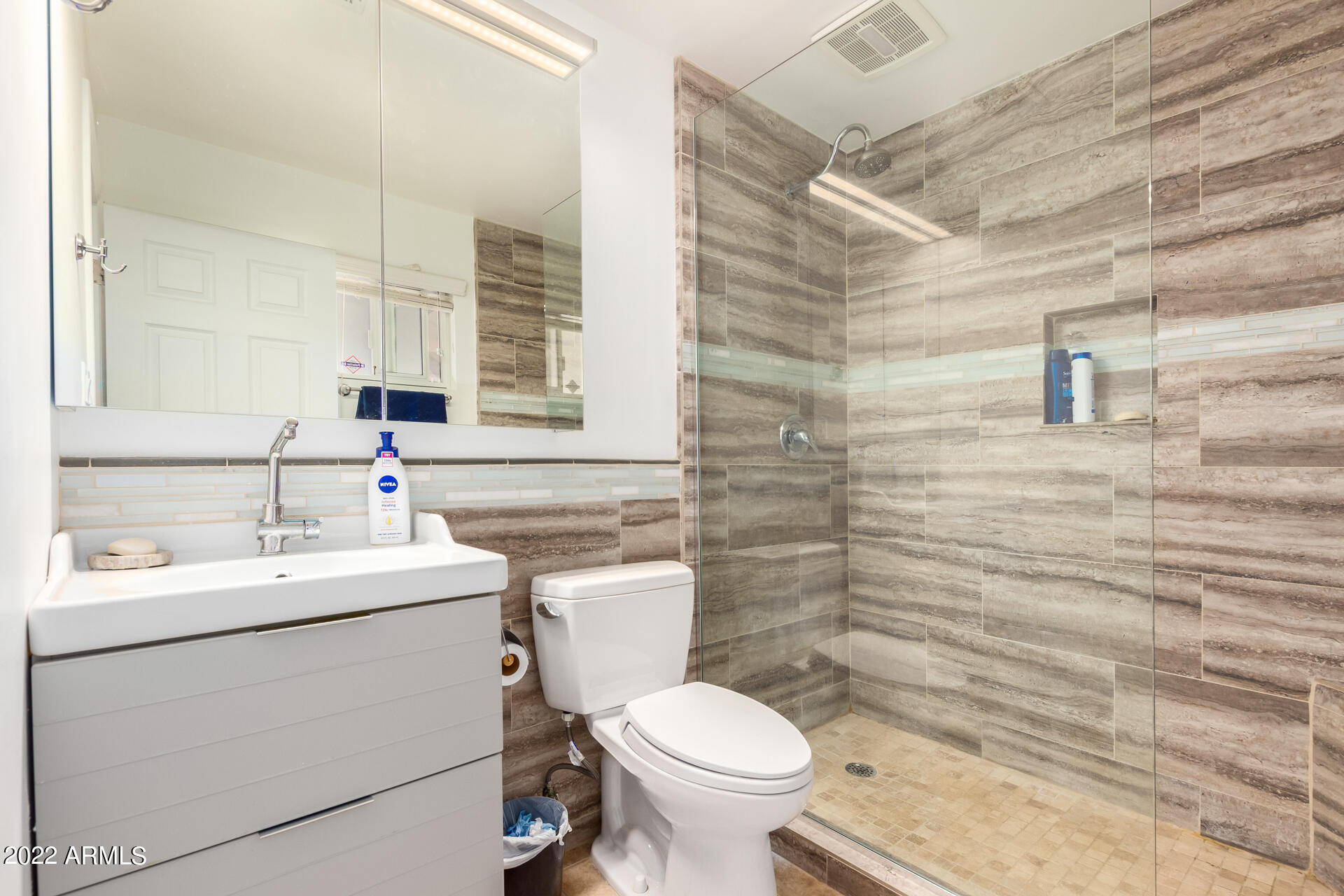 437 N SAGUARO --