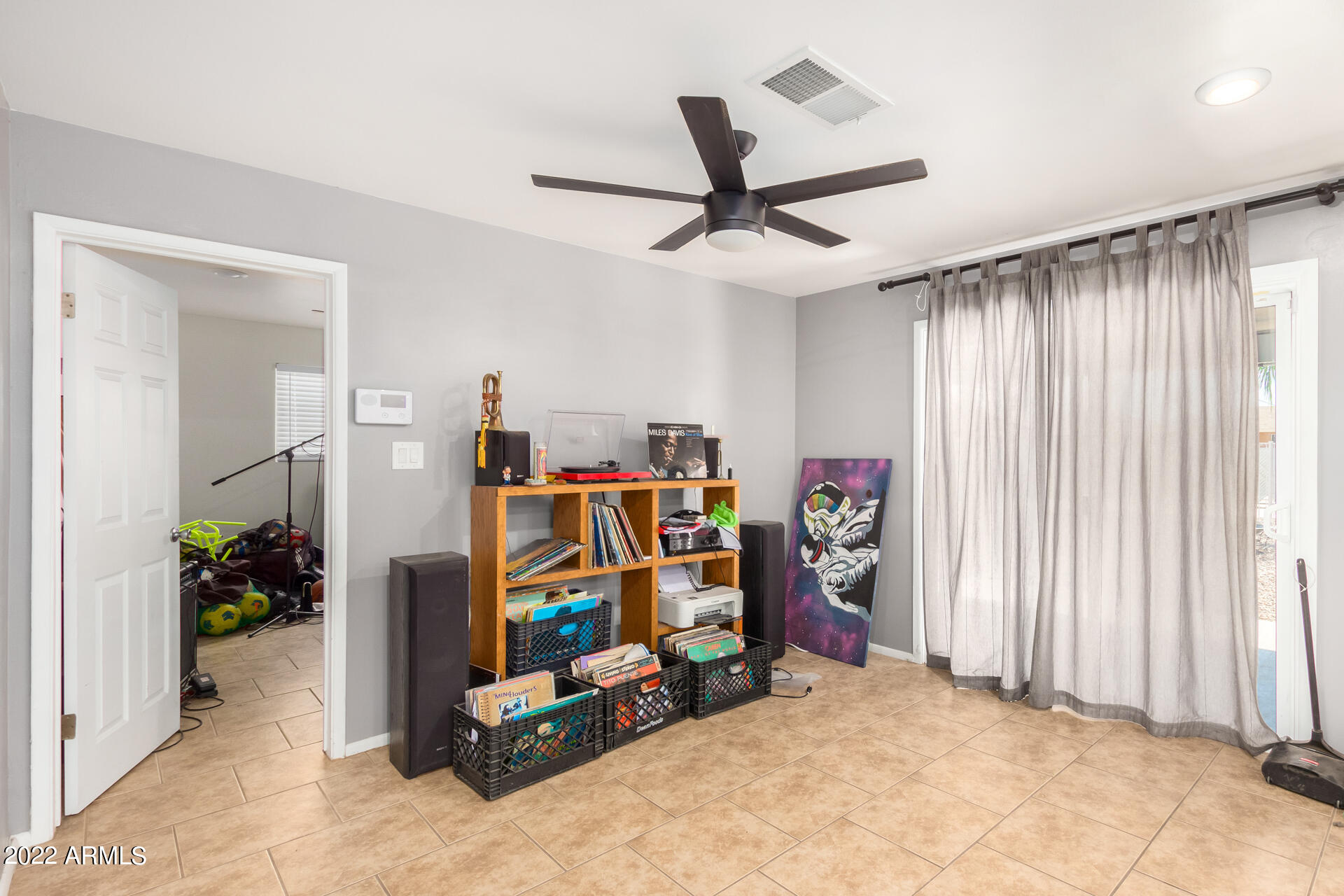 437 N SAGUARO --