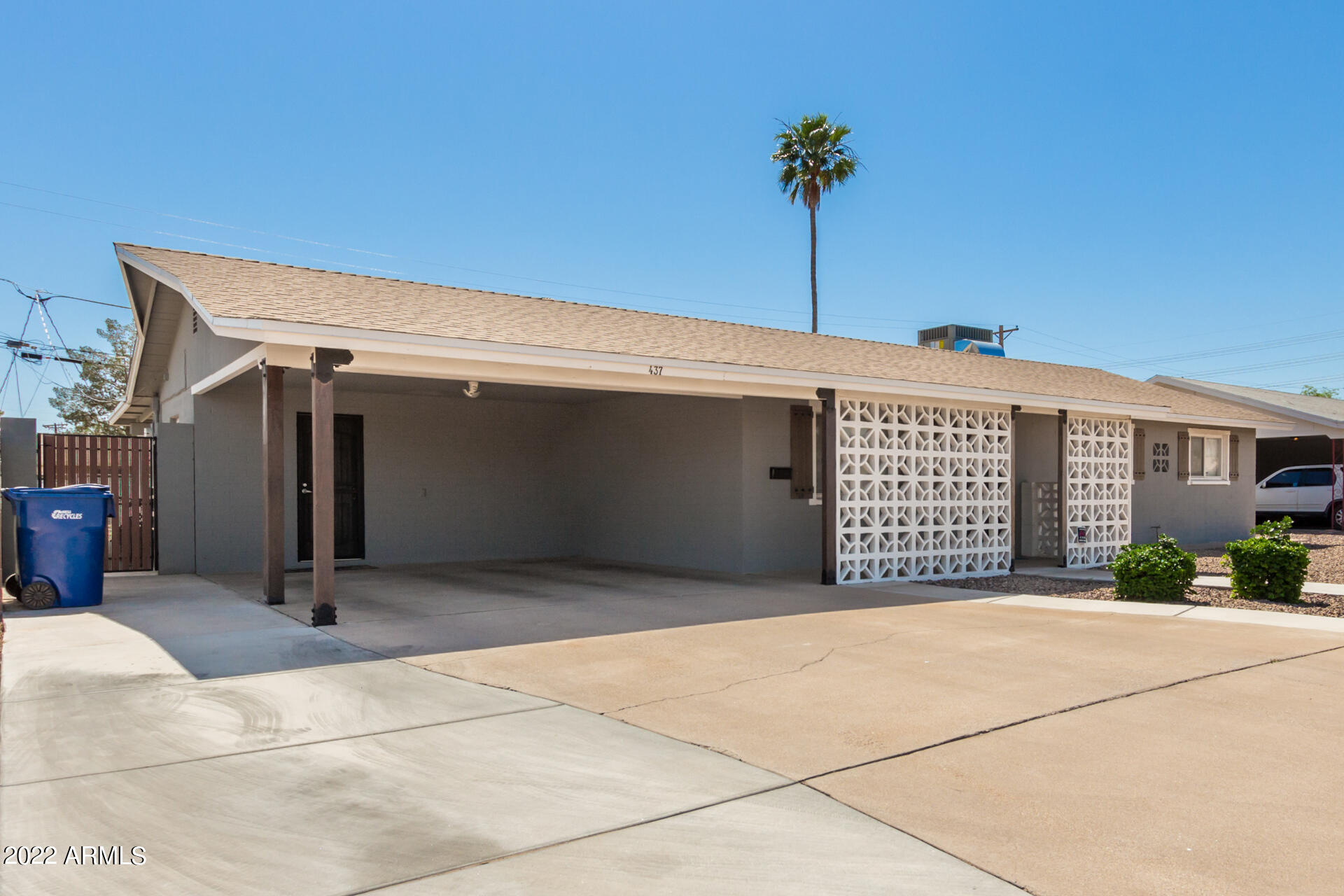 437 N SAGUARO --