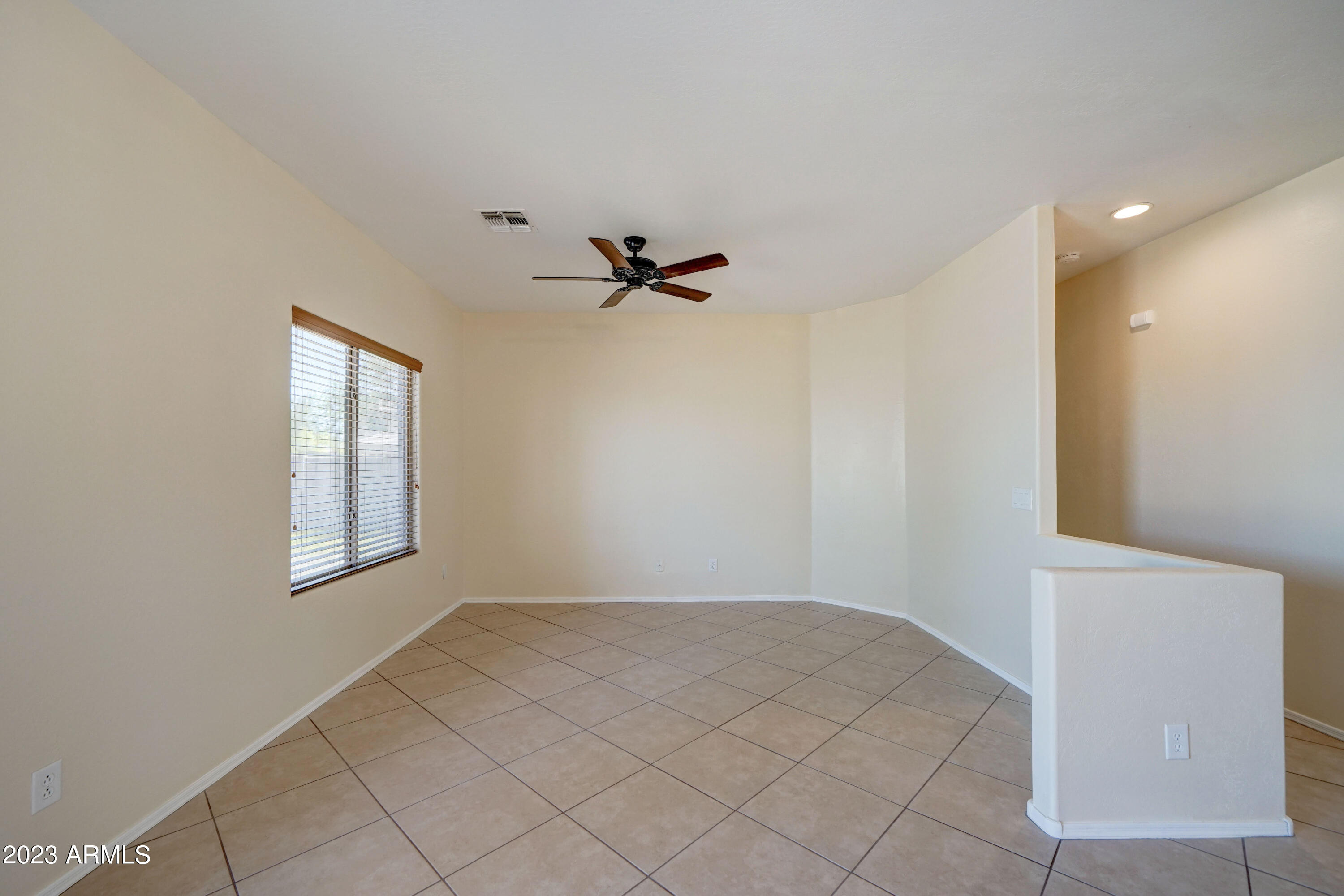 1610 E ELEGANTE Drive