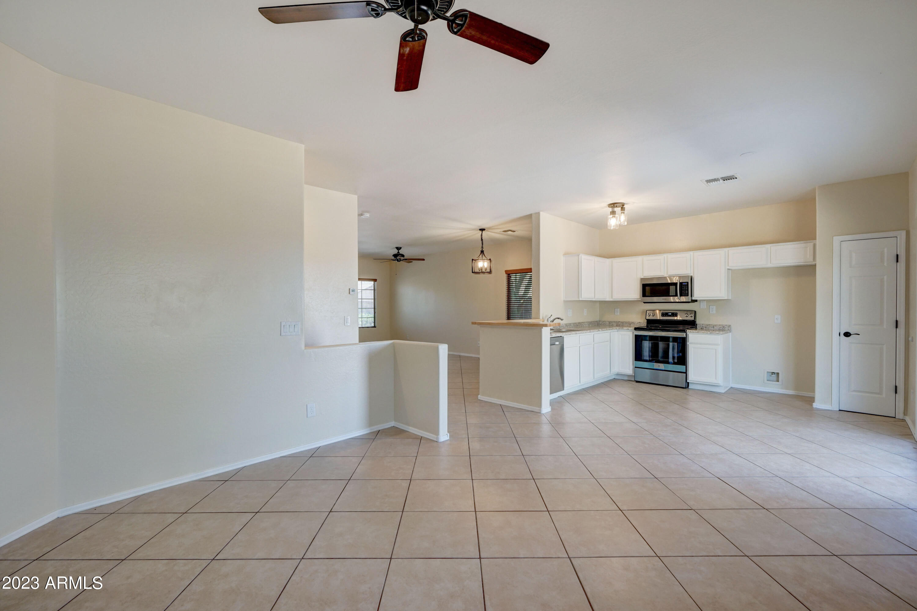 1610 E ELEGANTE Drive