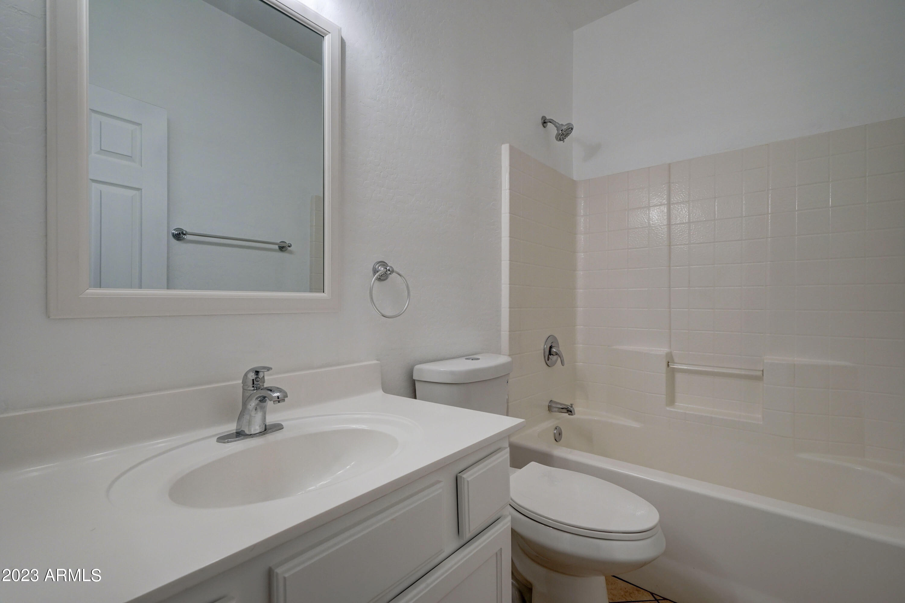 1610 E ELEGANTE Drive