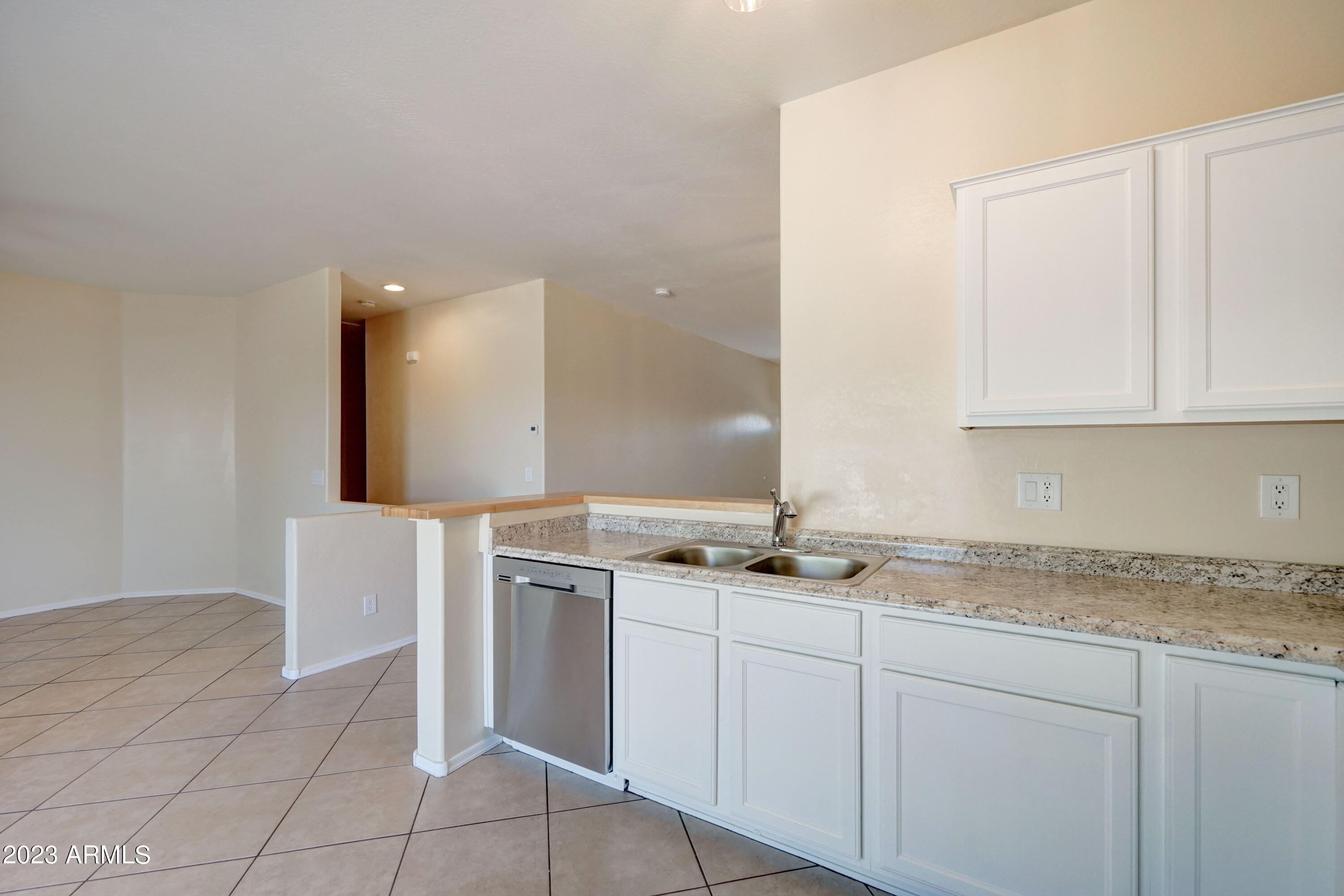 1610 E ELEGANTE Drive