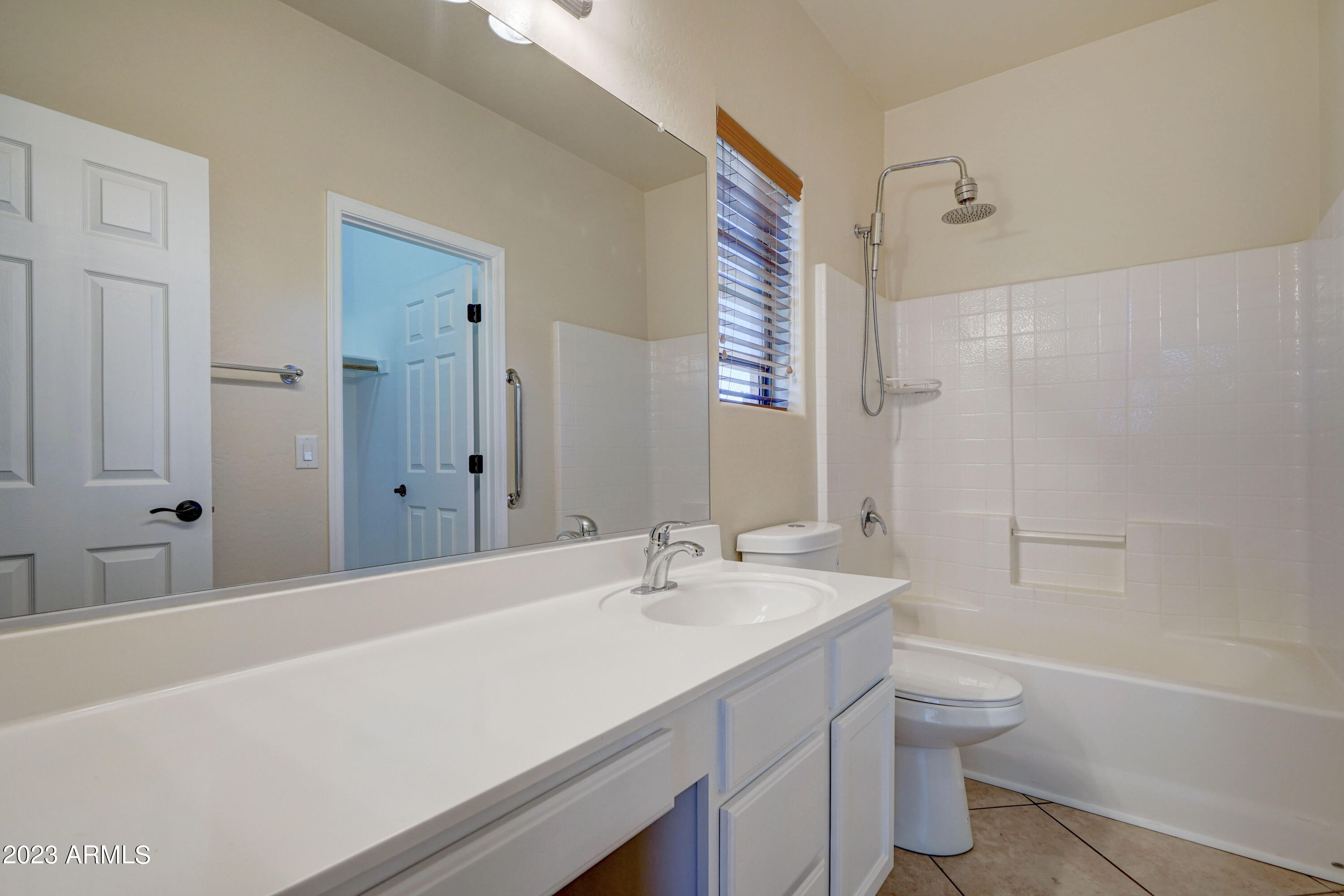 1610 E ELEGANTE Drive