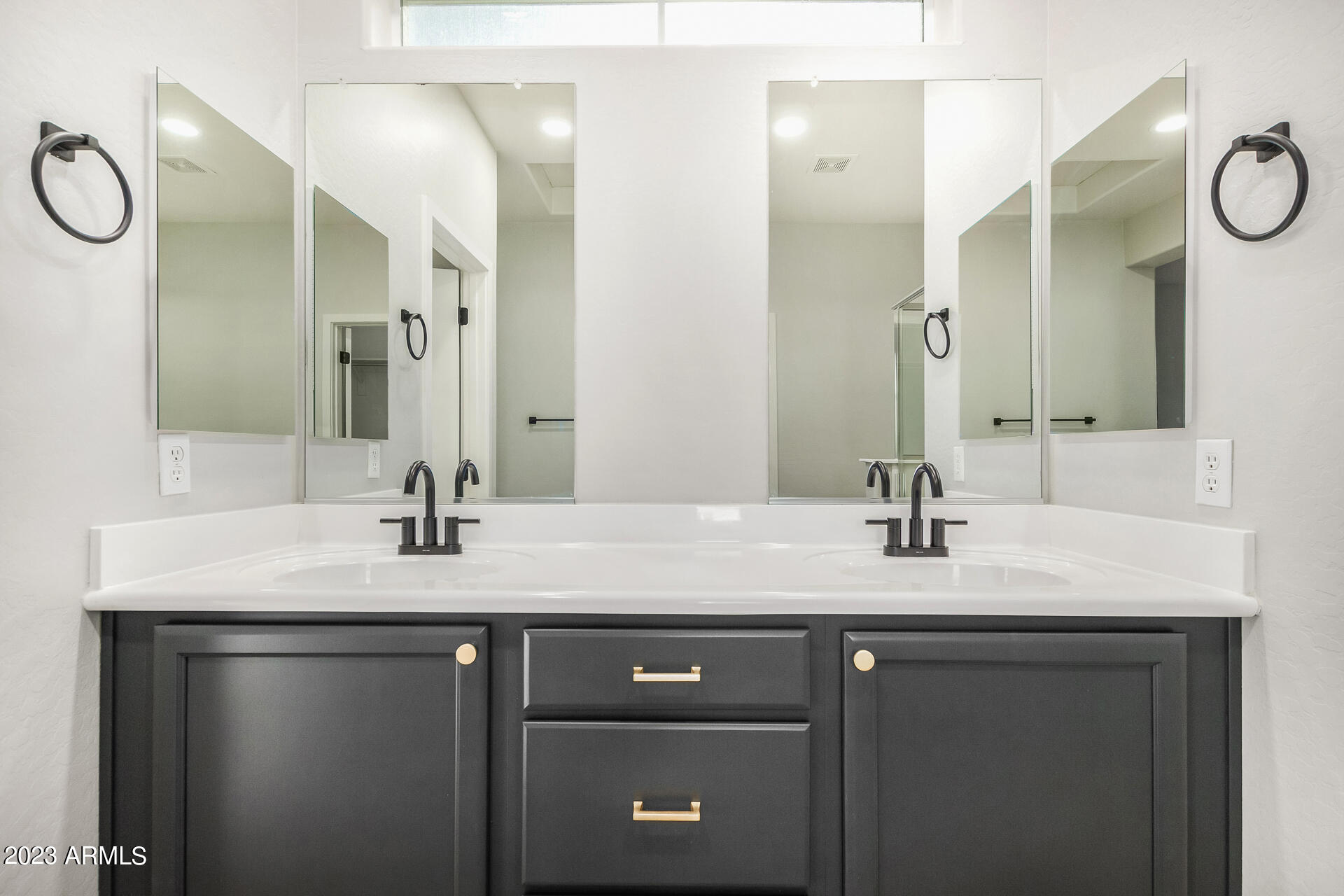 2717 S Santa Rita --