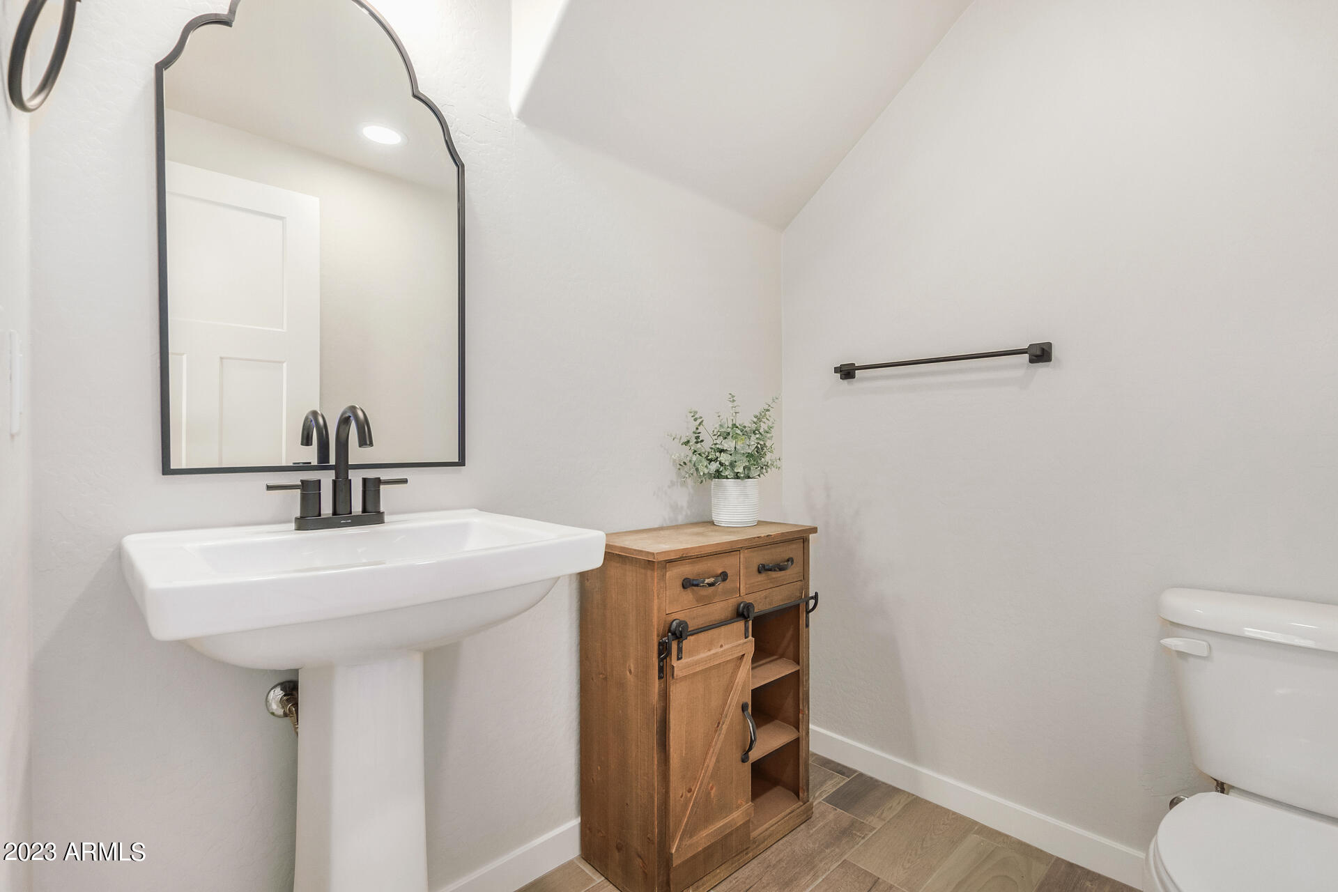 2717 S Santa Rita --