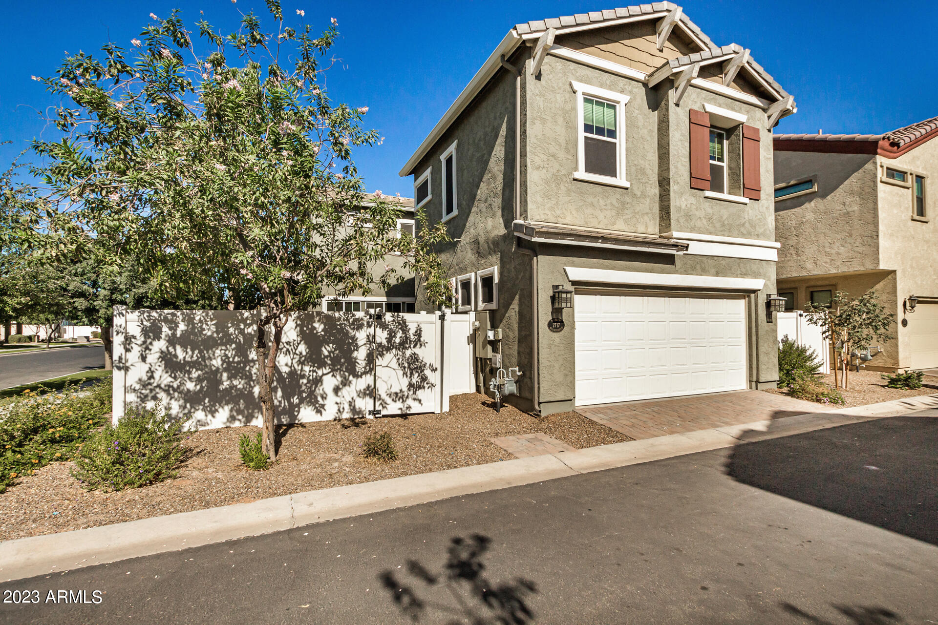 2717 S Santa Rita --