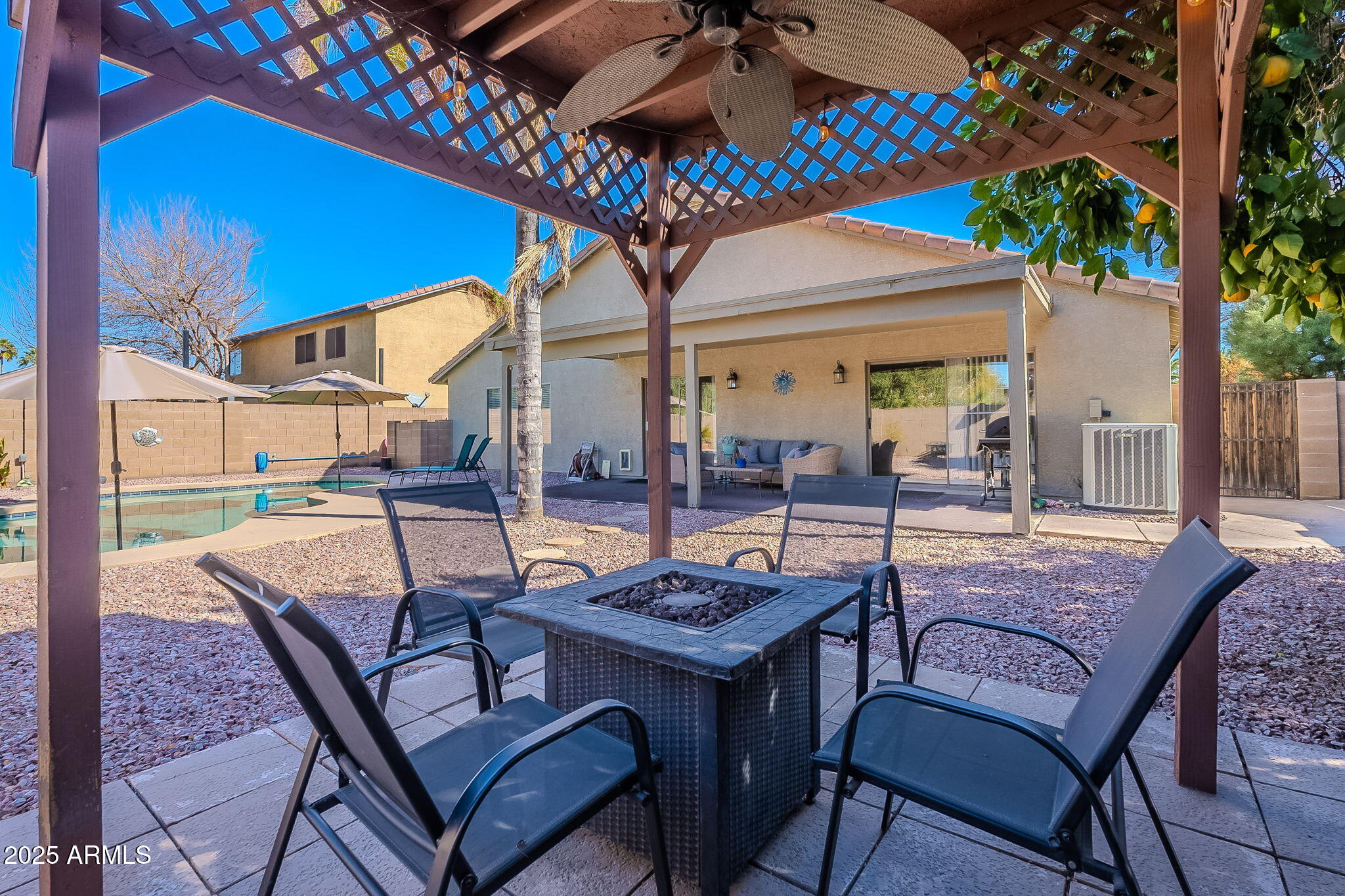 1896 S PORTER Street