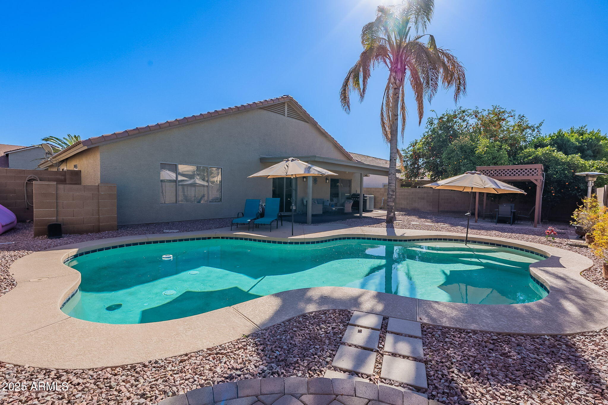 1896 S PORTER Street