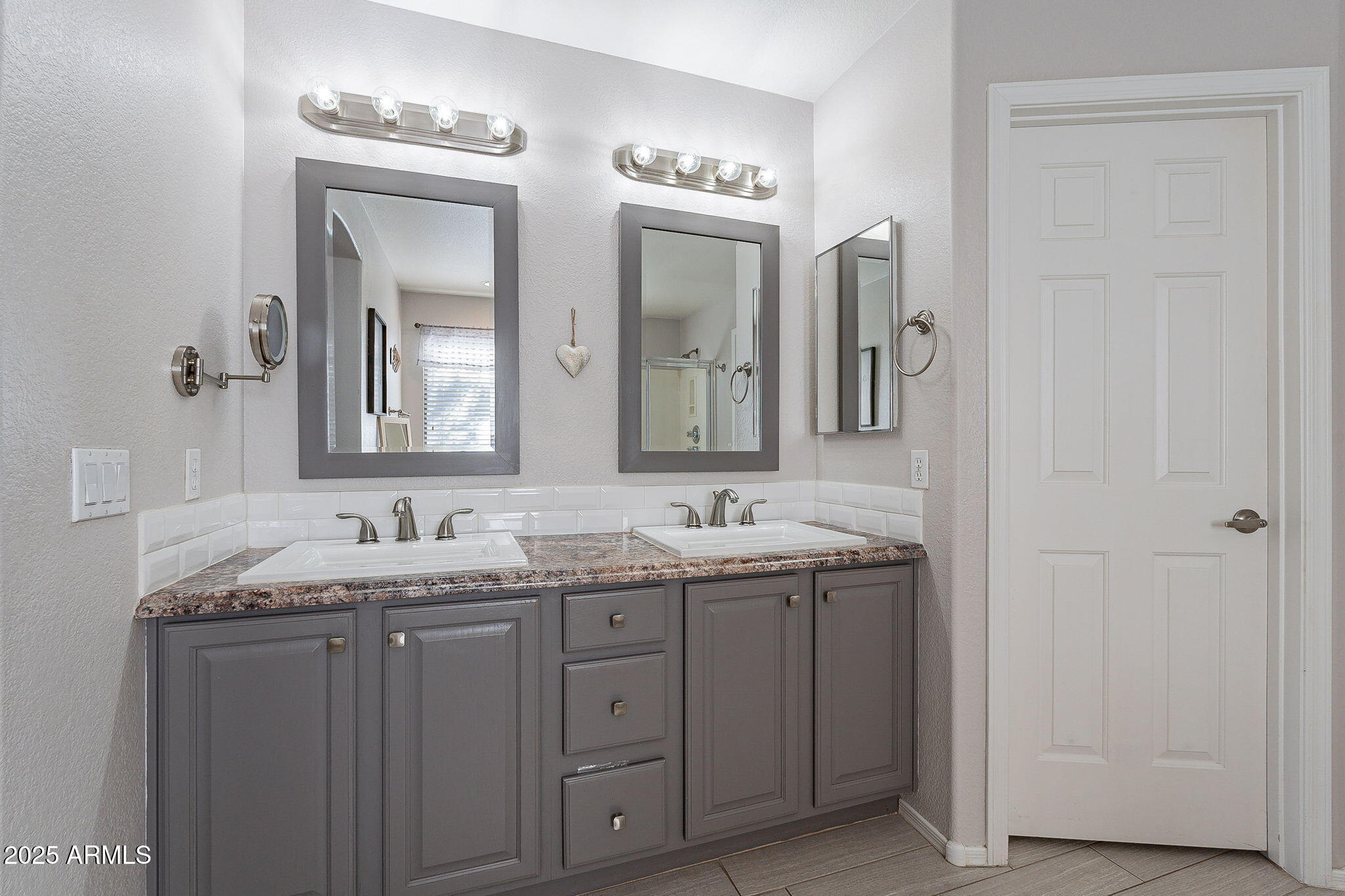 1896 S PORTER Street