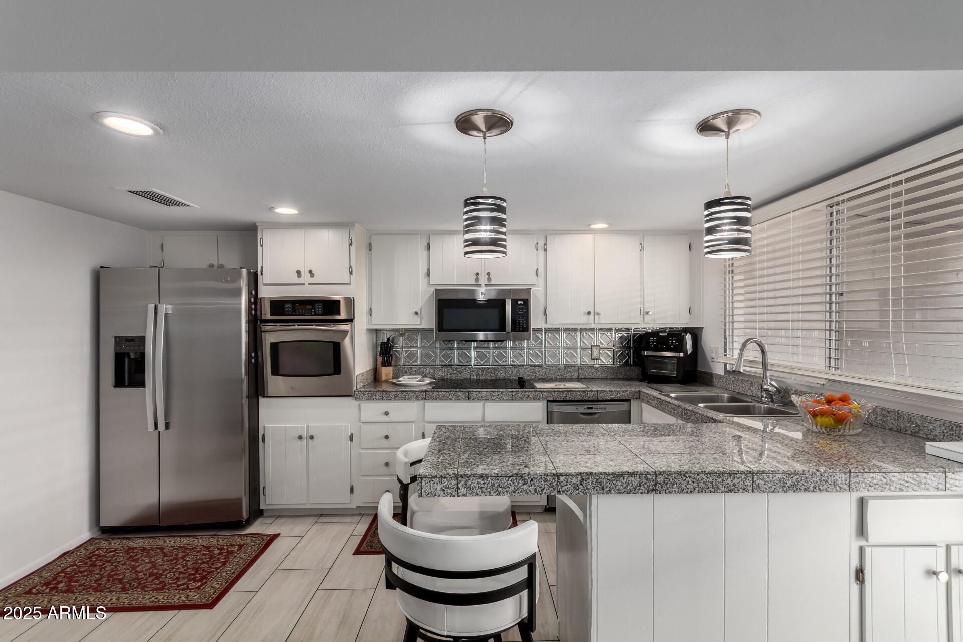 1725 W MARLETTE Avenue