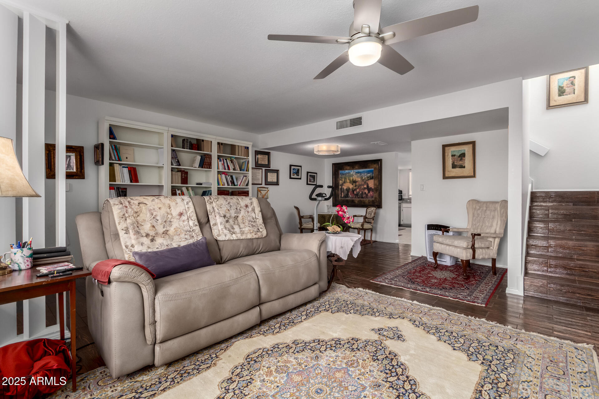 1725 W MARLETTE Avenue