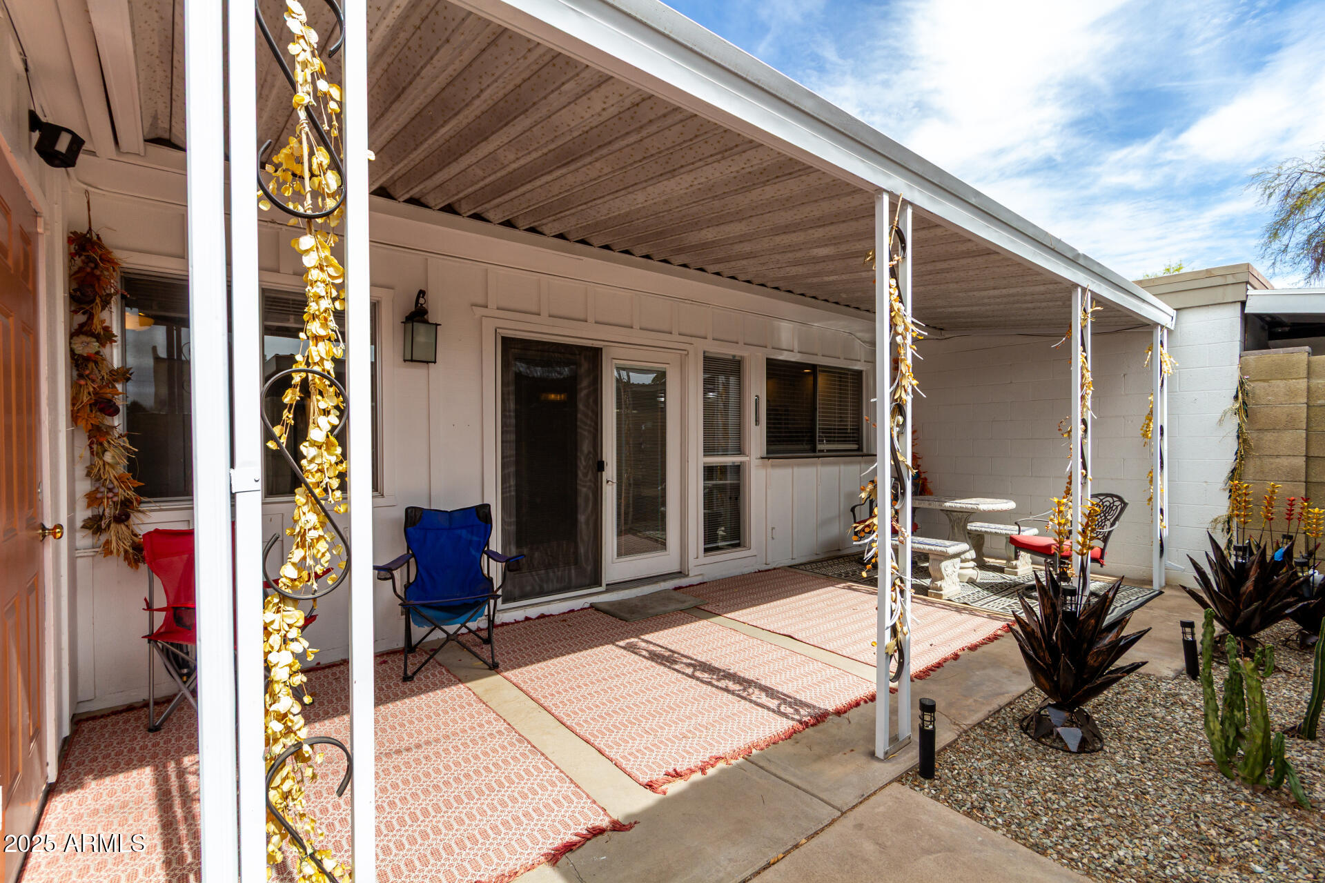 1725 W MARLETTE Avenue