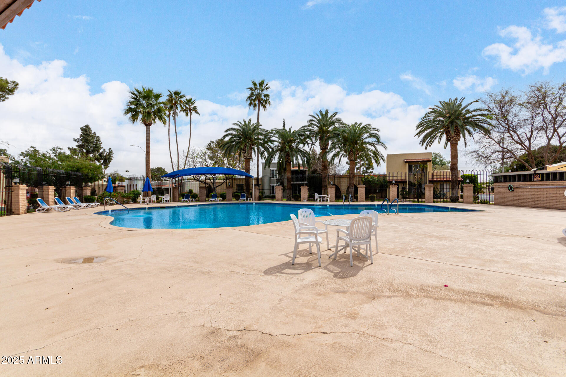 1725 W MARLETTE Avenue