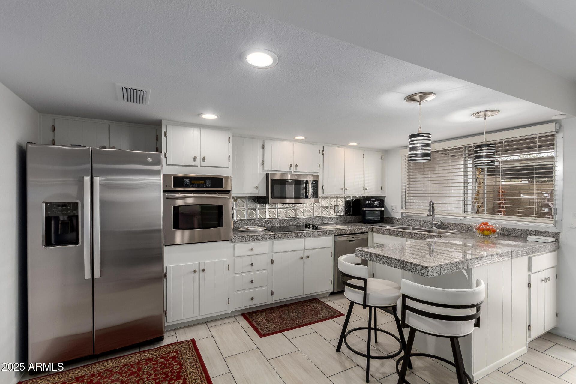 1725 W MARLETTE Avenue