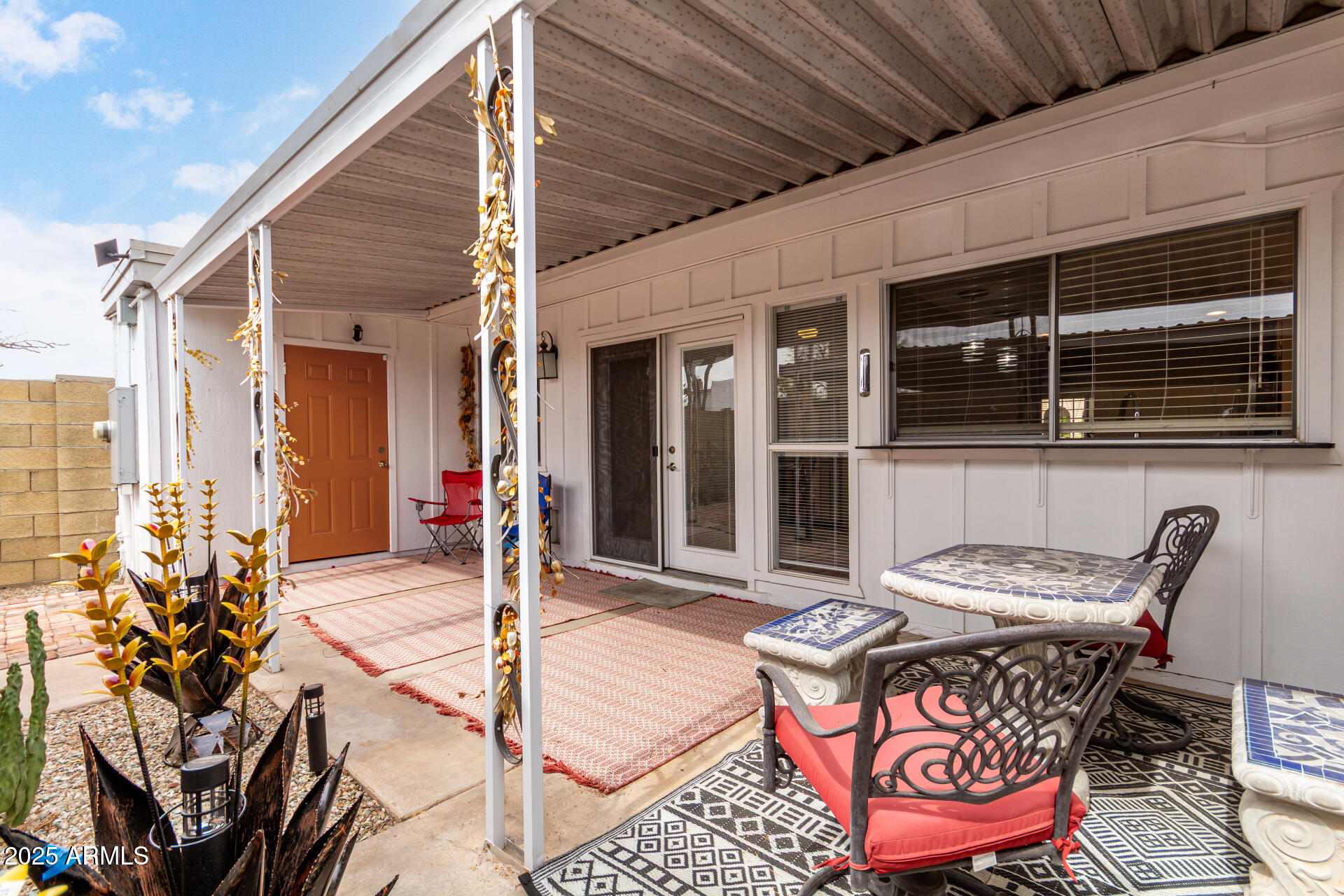 1725 W MARLETTE Avenue