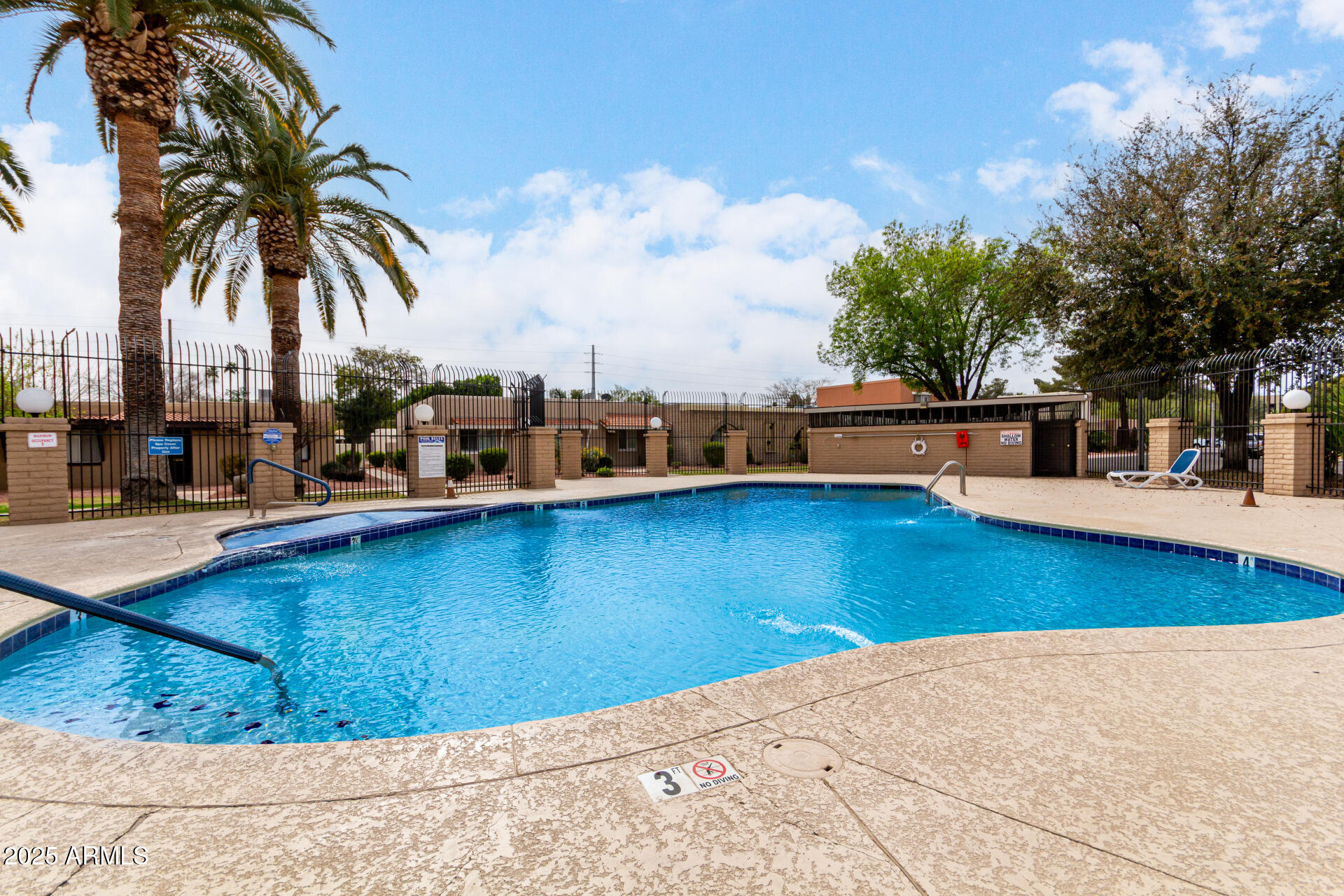 1725 W MARLETTE Avenue