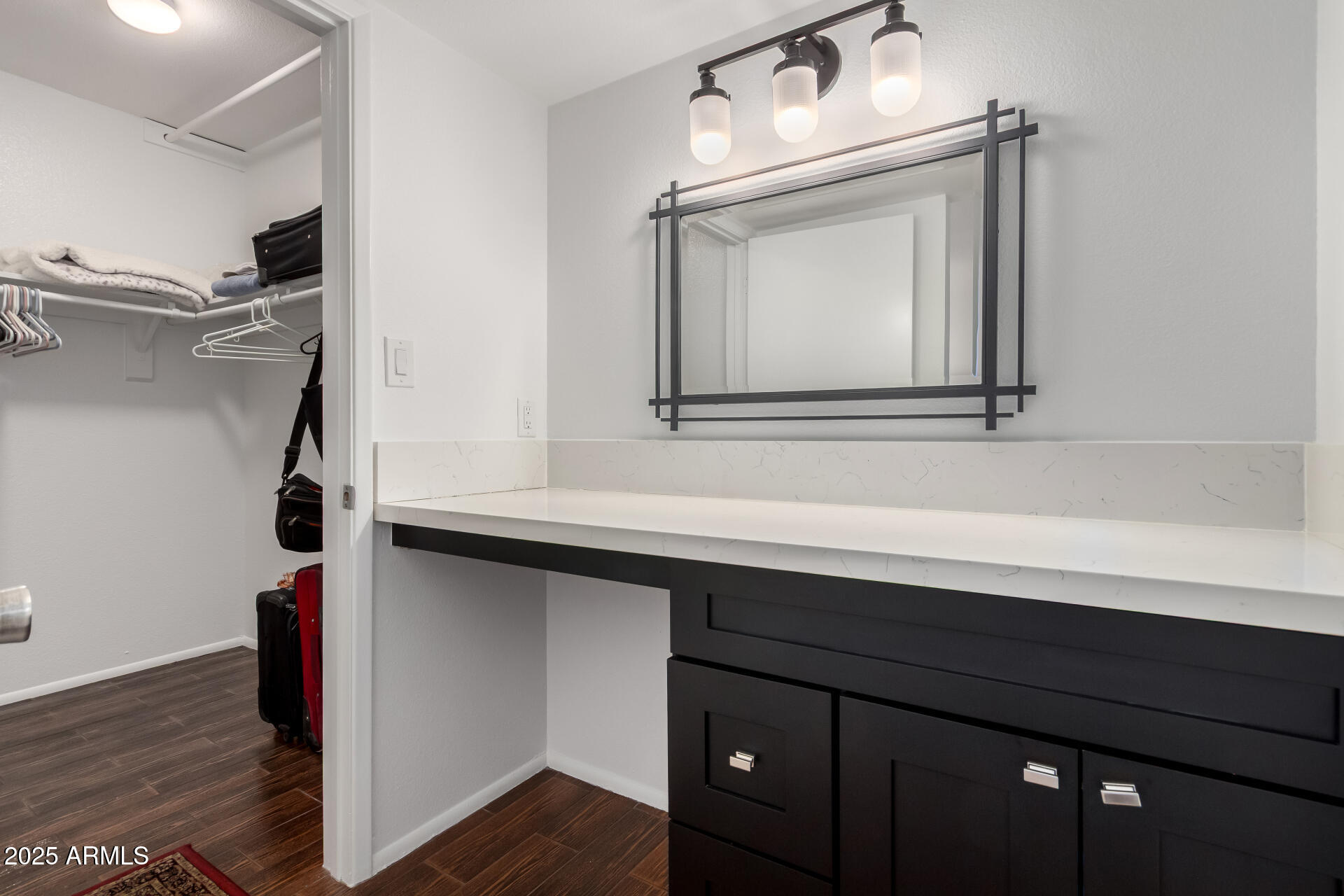 1725 W MARLETTE Avenue