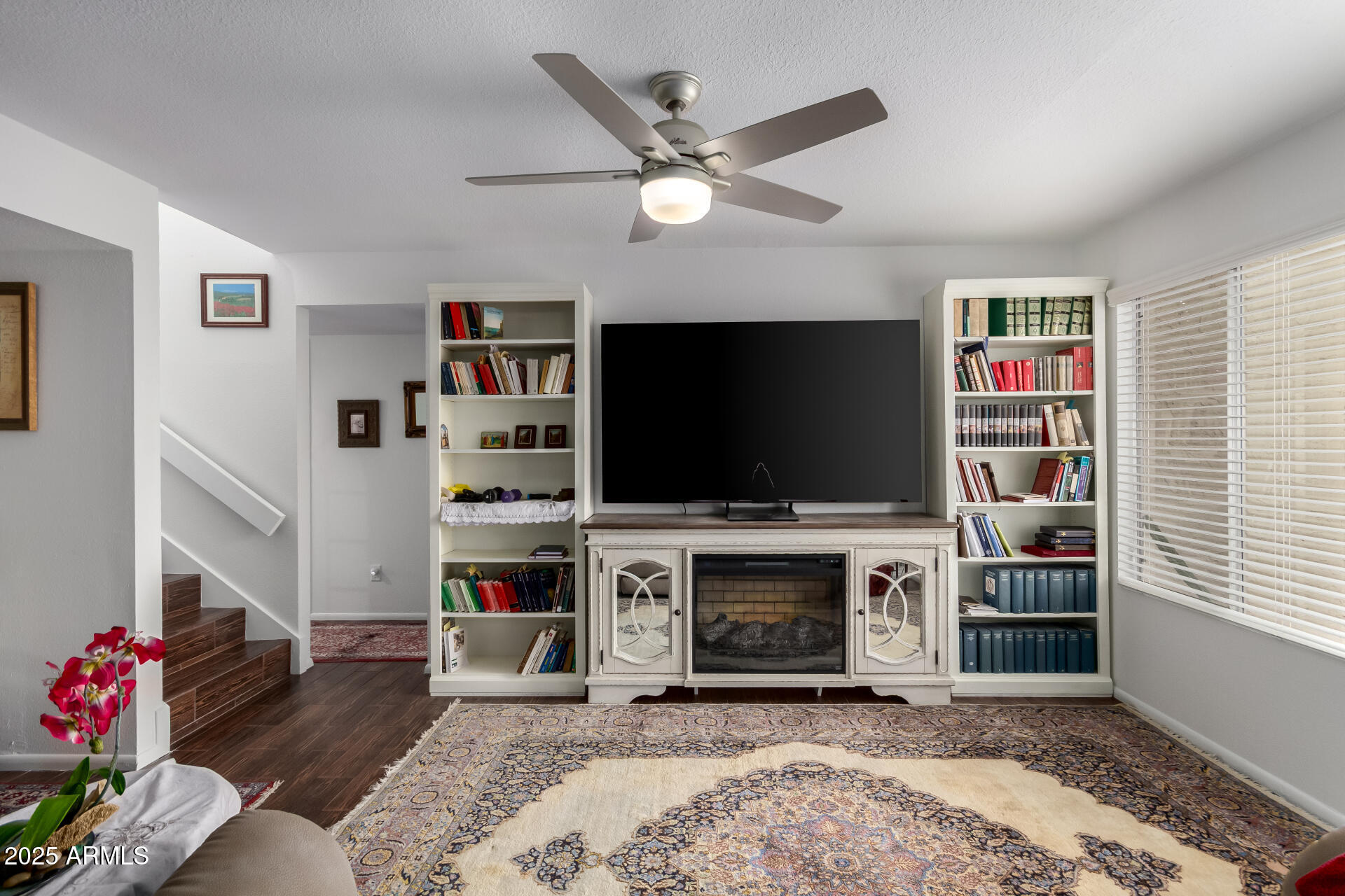 1725 W MARLETTE Avenue