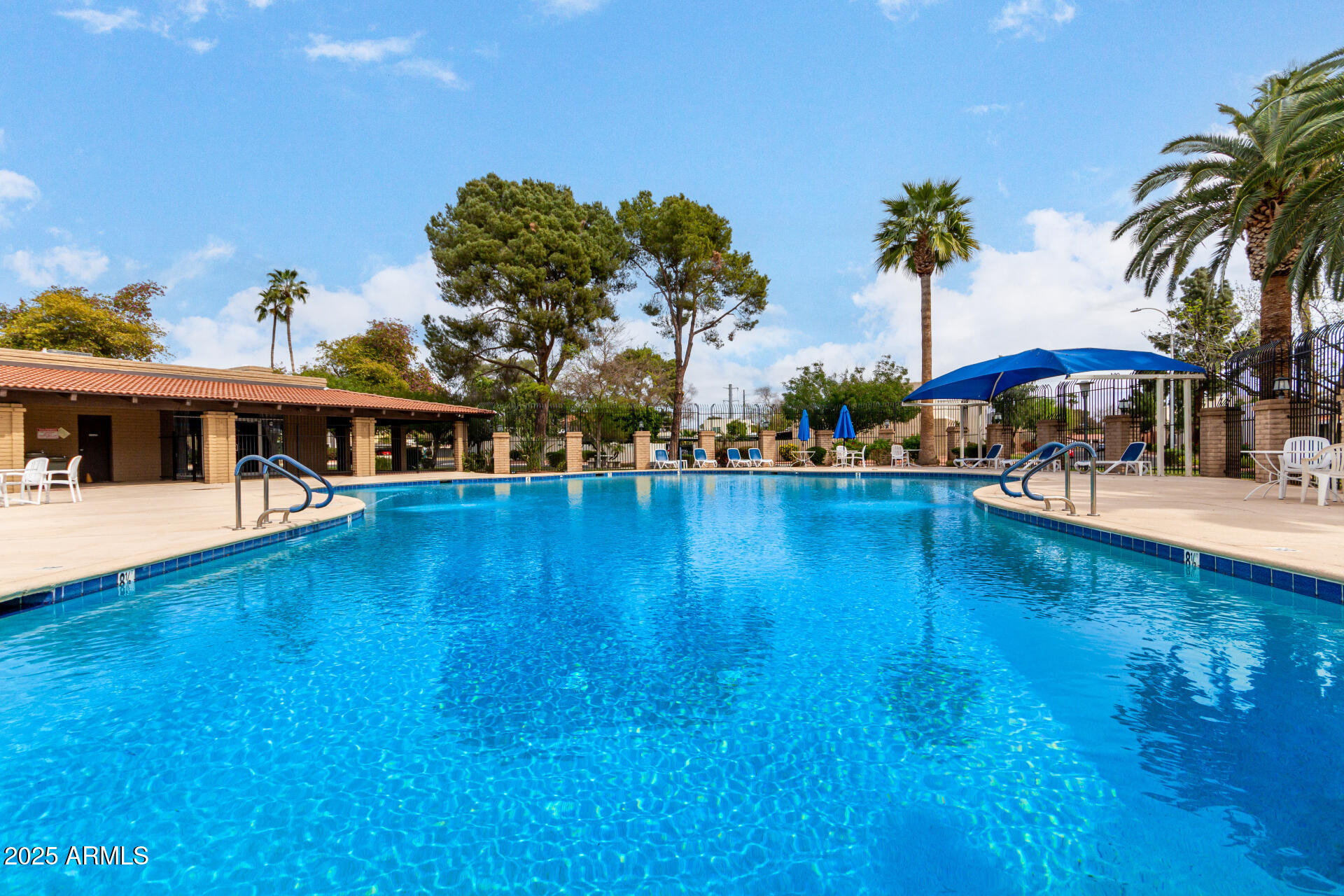 1725 W MARLETTE Avenue