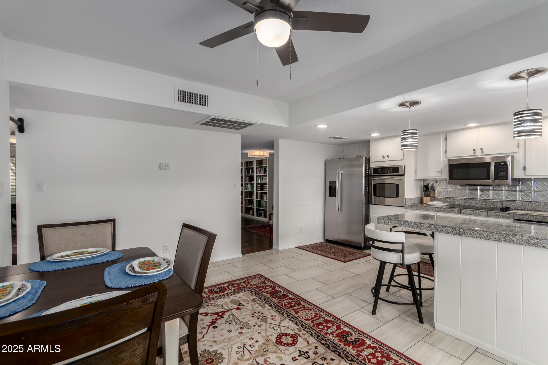 1725 W MARLETTE Avenue