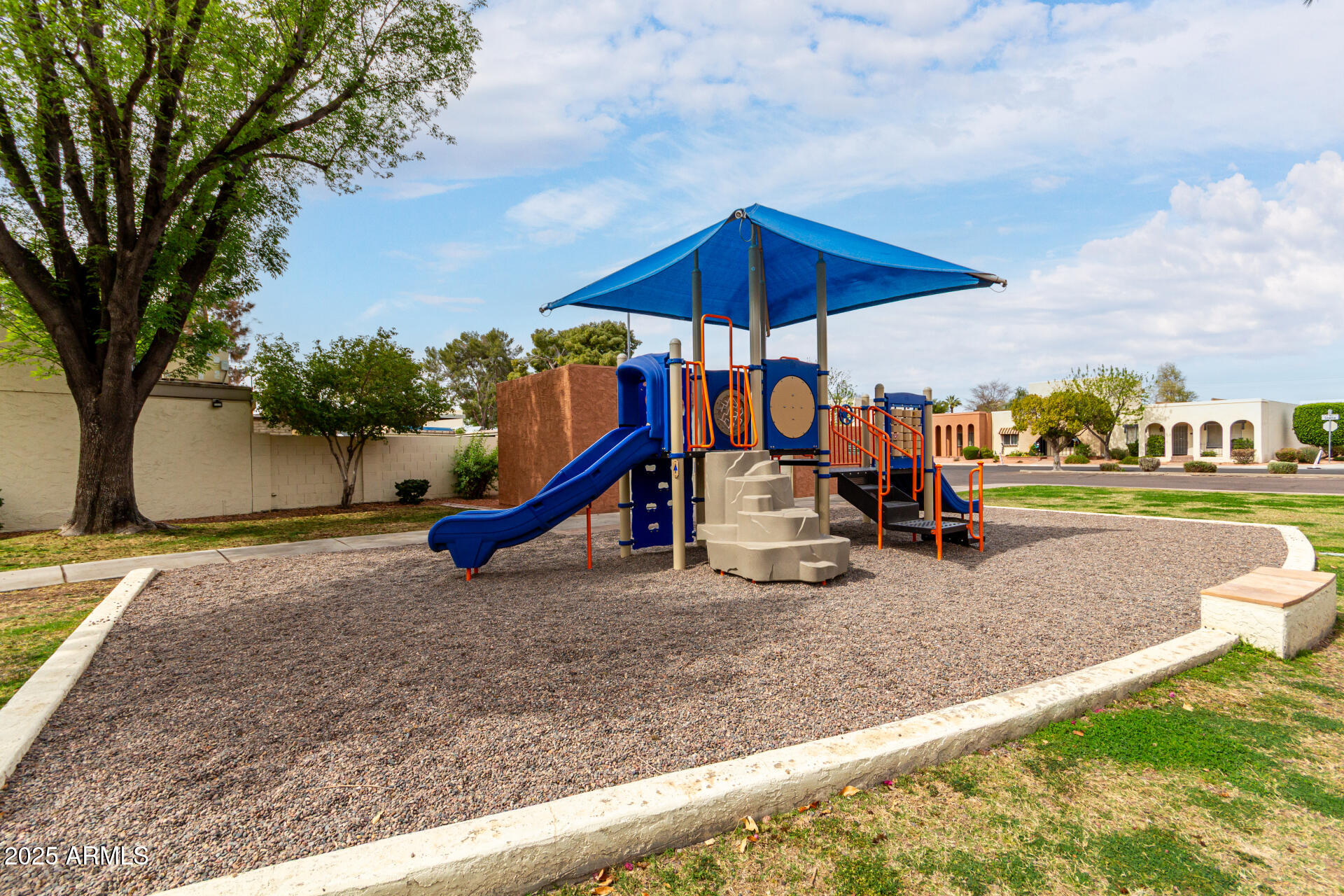 1725 W MARLETTE Avenue