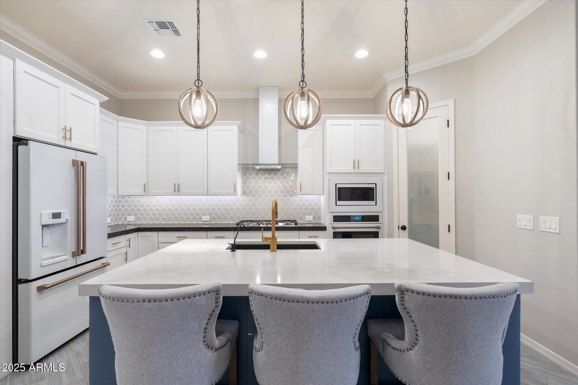 3929 E APPALOOSA Road