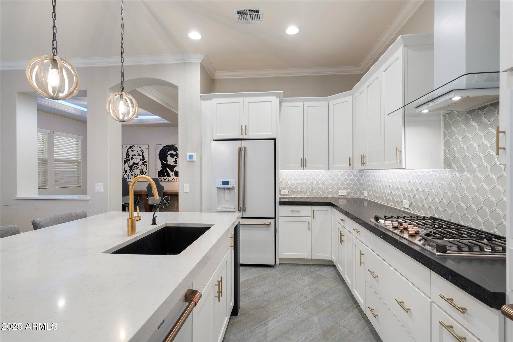 3929 E APPALOOSA Road