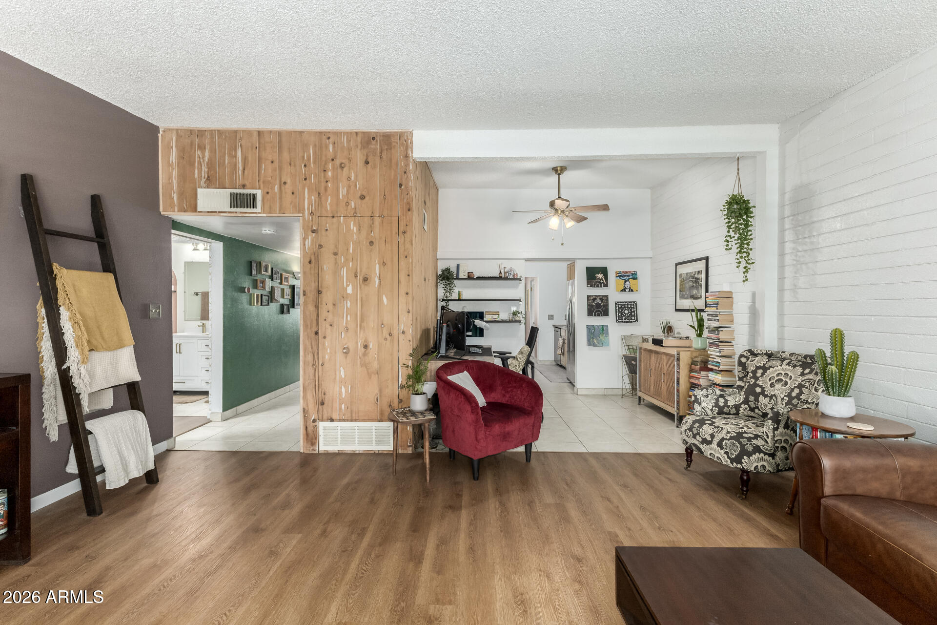 1201 E ROSE Lane 9