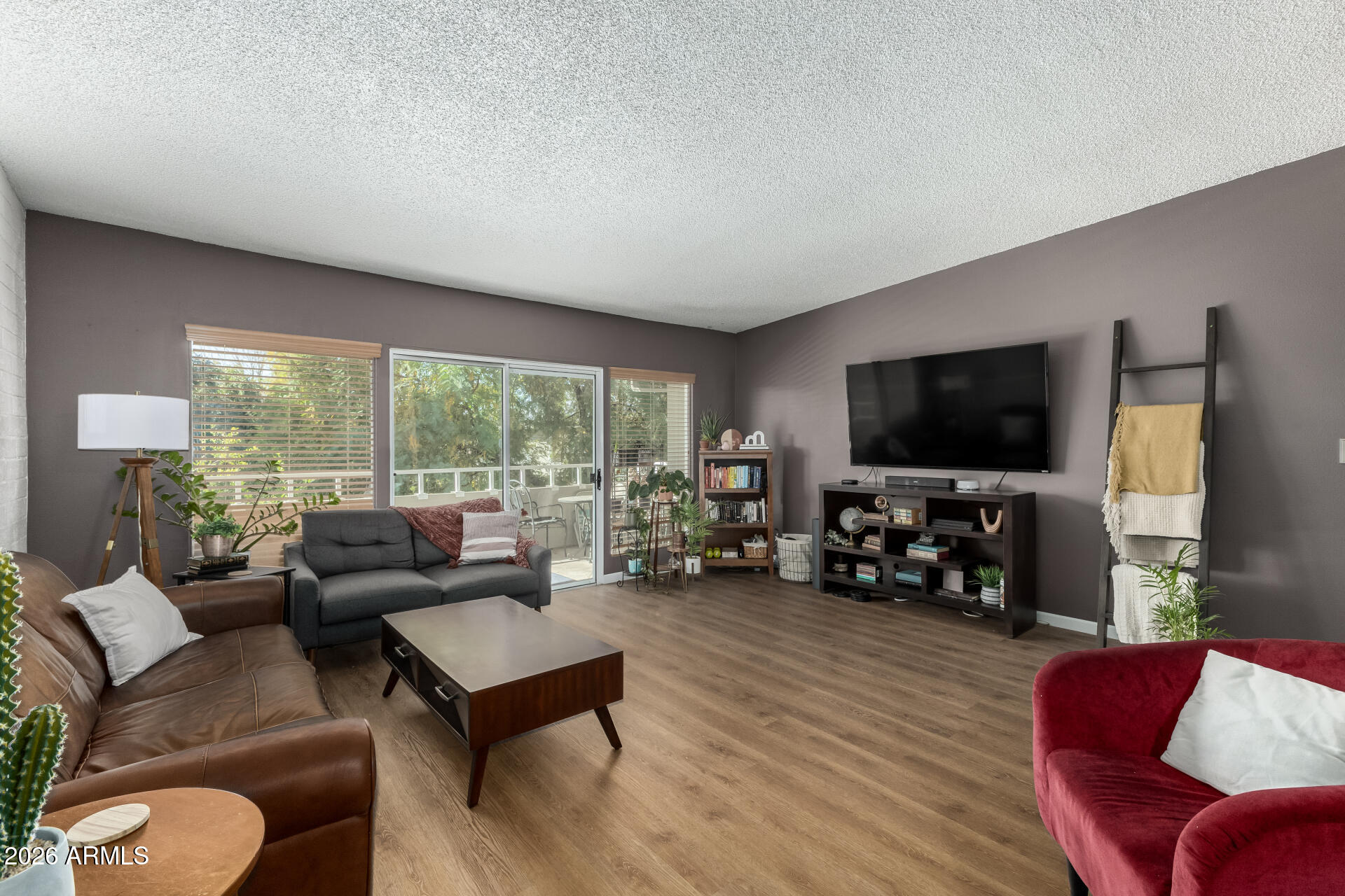 1201 E ROSE Lane 9