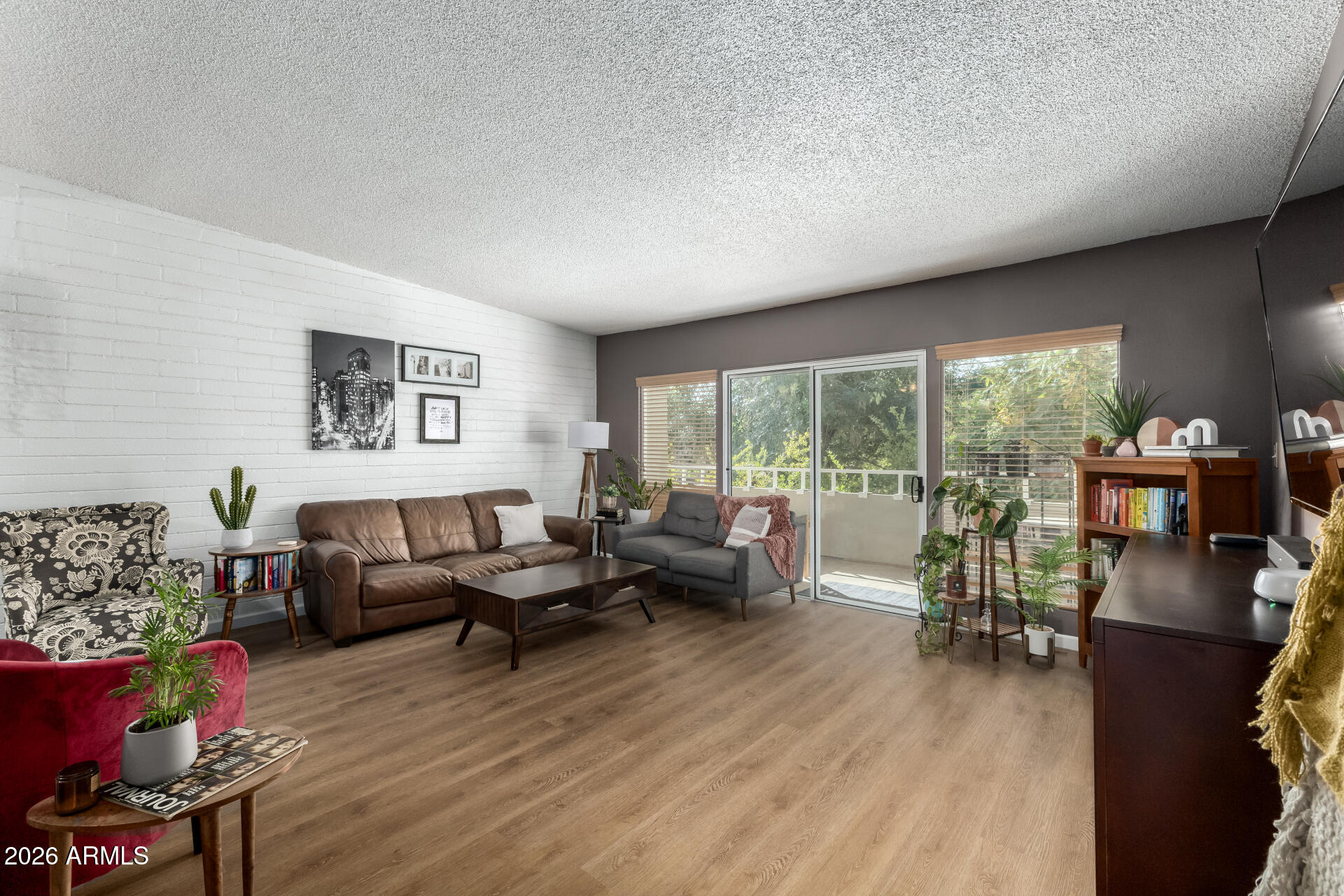 1201 E ROSE Lane 9