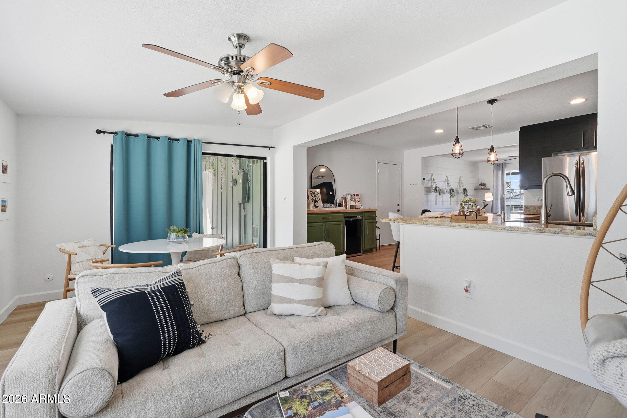 2525 E VISTA Drive