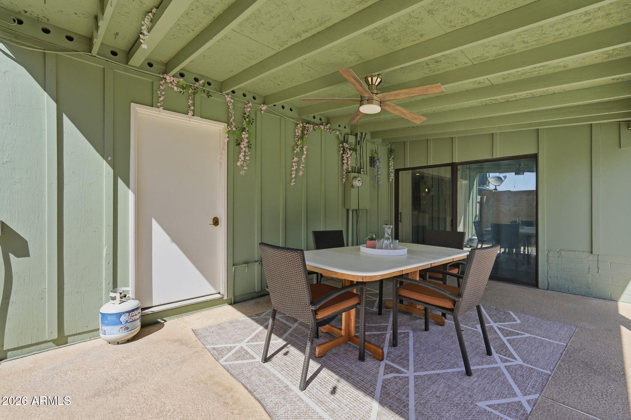 2525 E VISTA Drive
