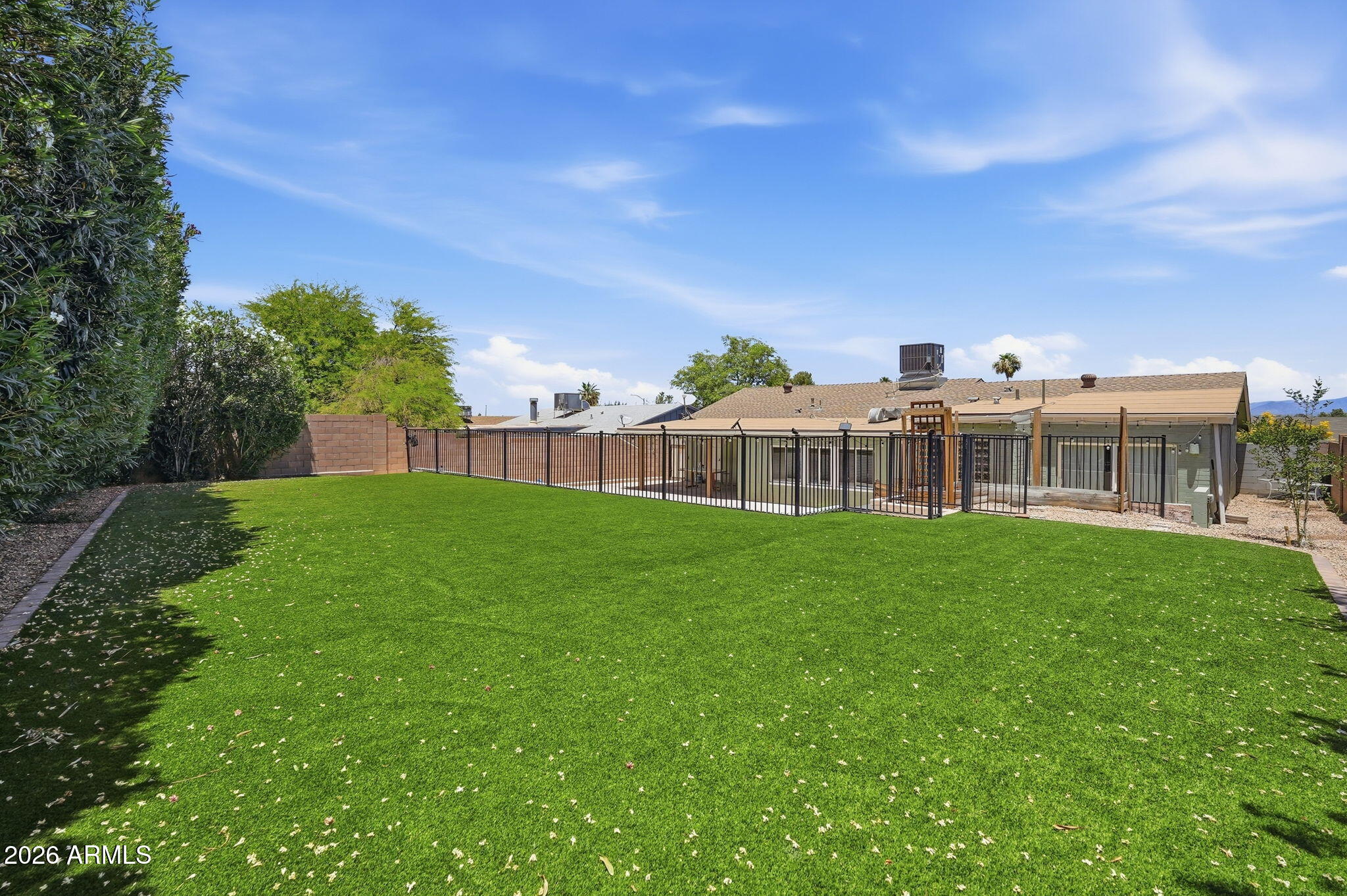 2525 E VISTA Drive