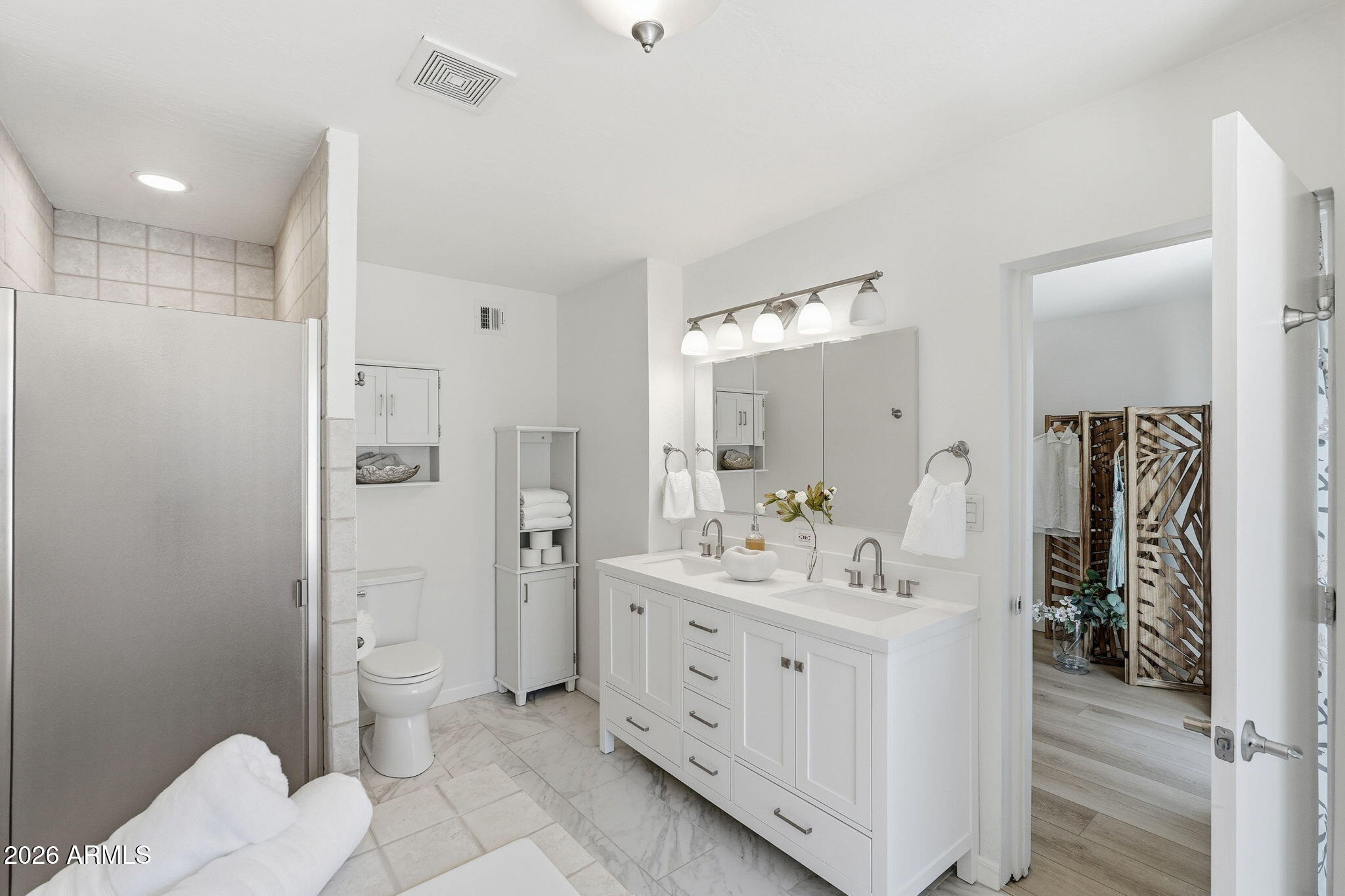 2525 E VISTA Drive