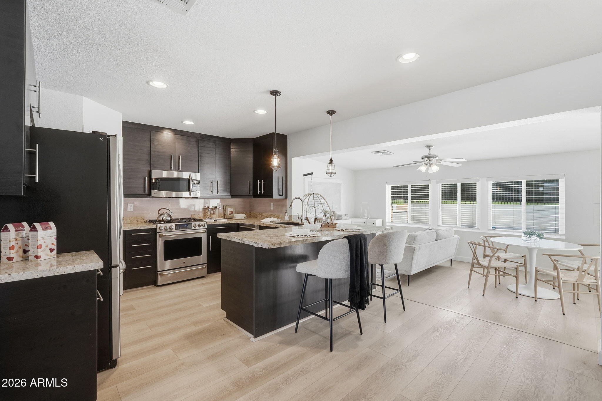 2525 E VISTA Drive