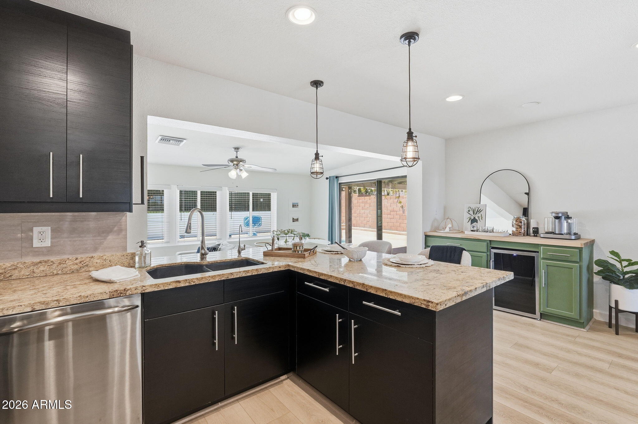 2525 E VISTA Drive